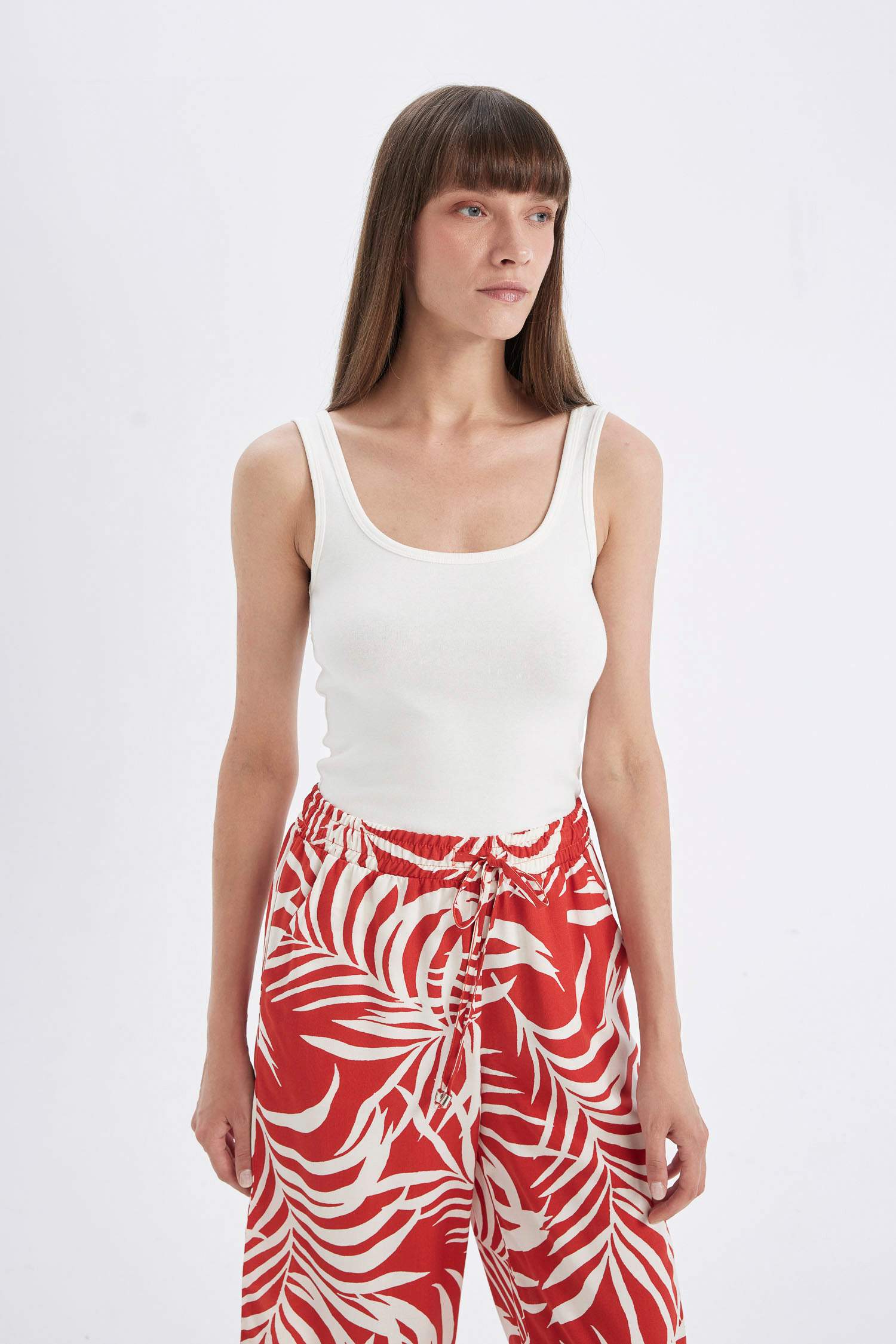 Slim Fit Dar Kesim U Yaka Ribana Basic Düz Atlet