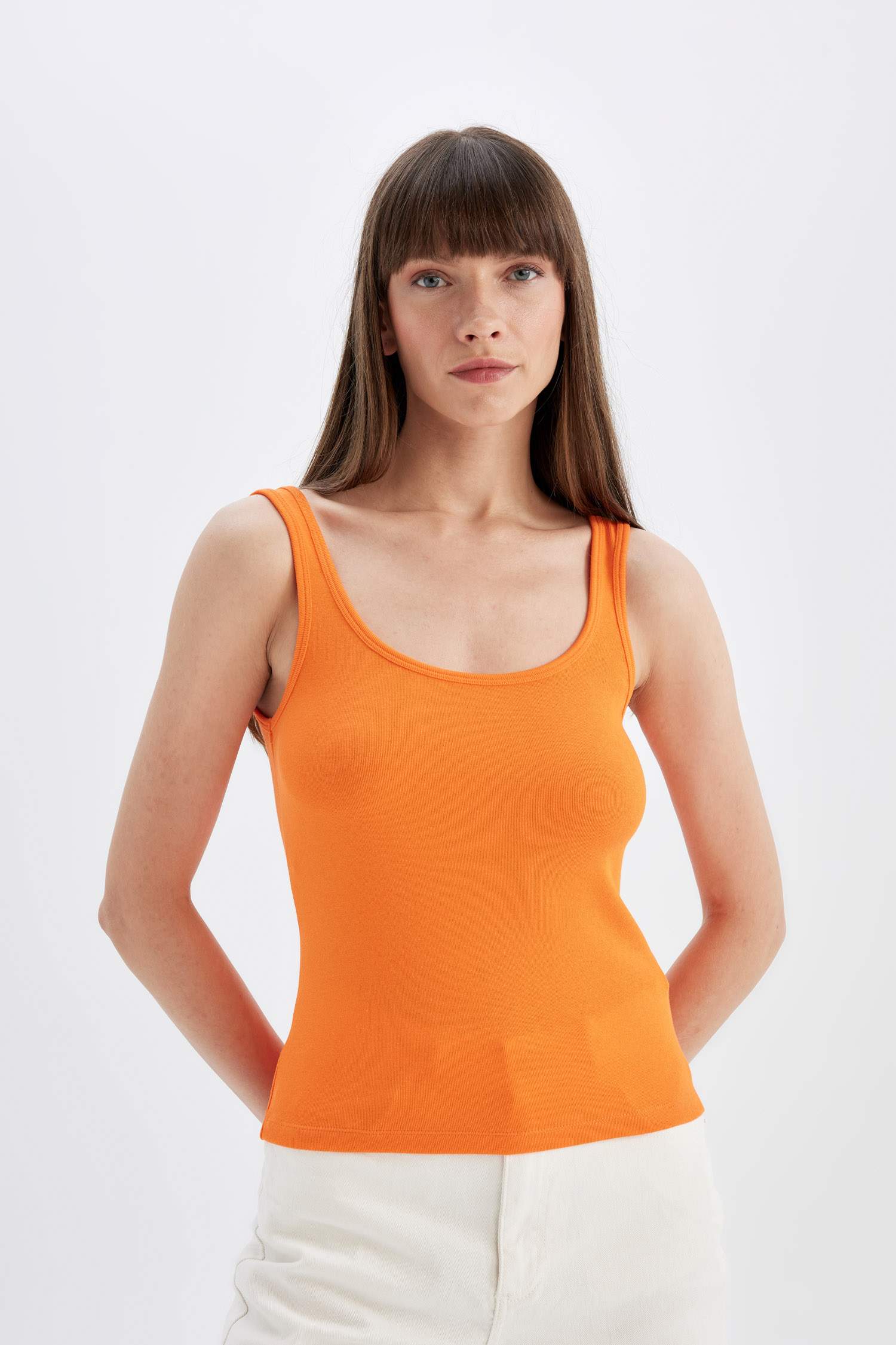 تانك توب مضلع سليم فيت بياقة مستديرة