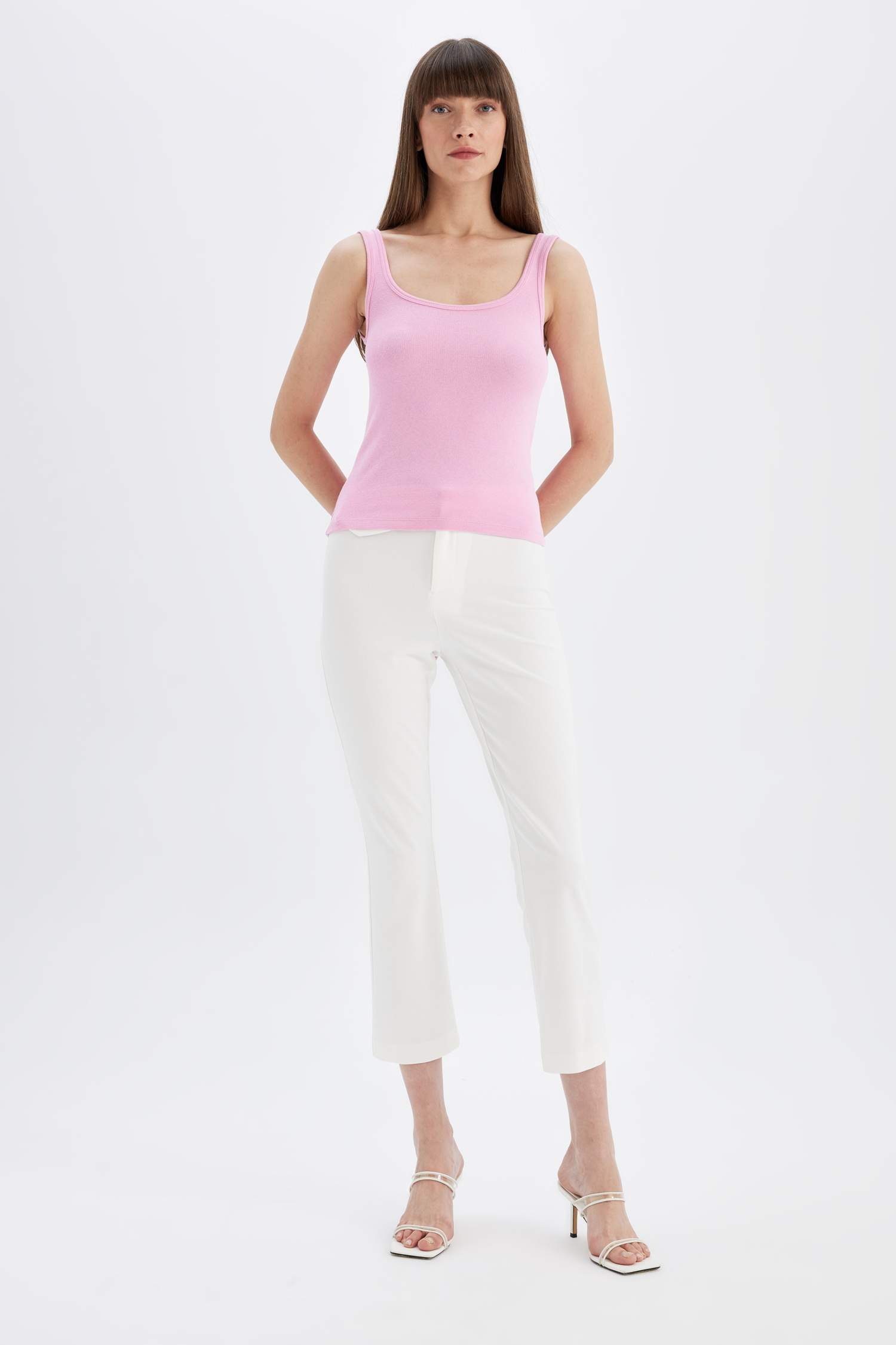 تانك توب مضلع سليم فيت برقبة مستديرة بدون كم