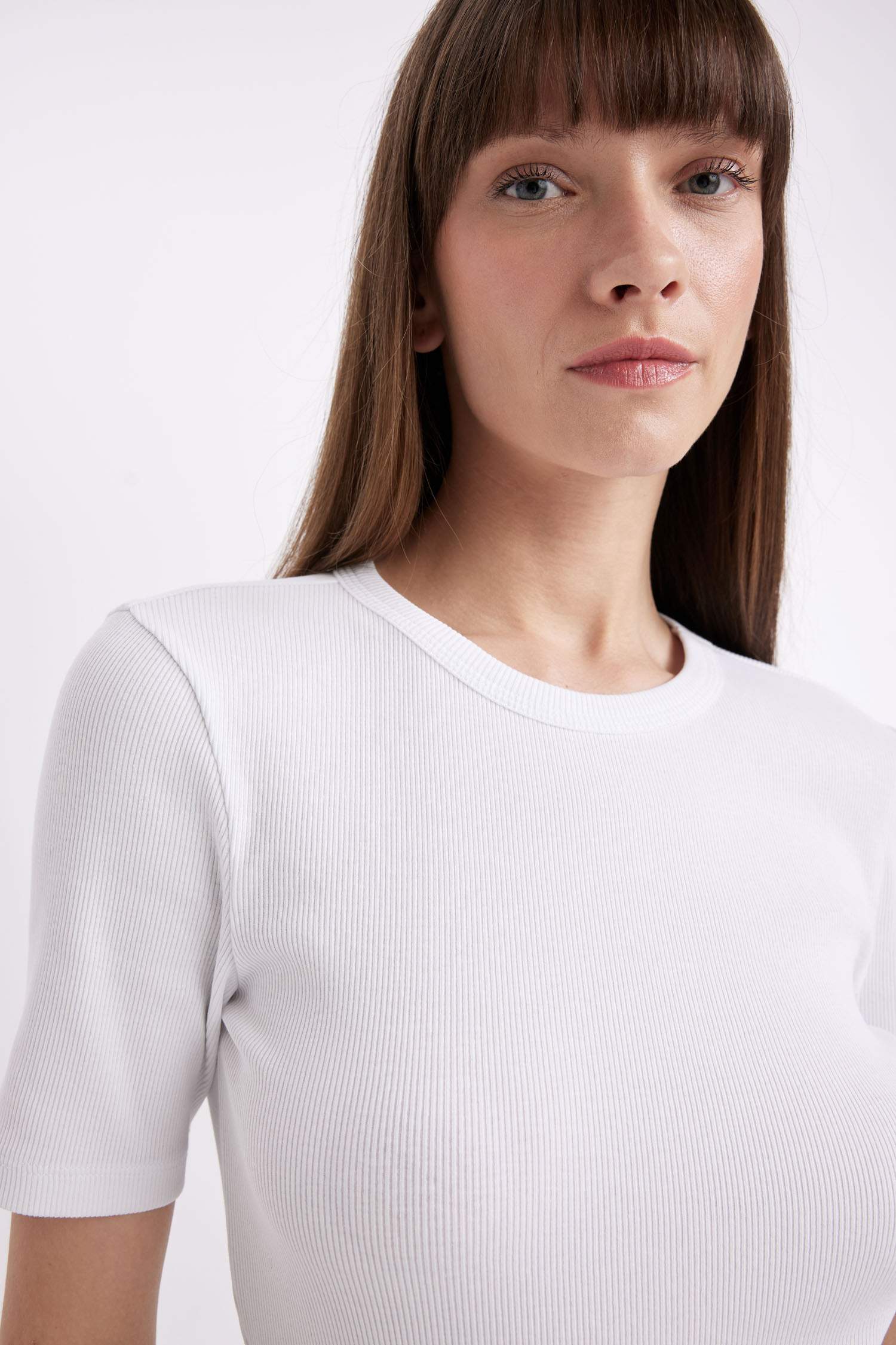 Beyaz Slim Fit Dar Kesim Bisiklet Yaka Fitilli Kaşkorse Basic Düz Kısa Kollu Tişört