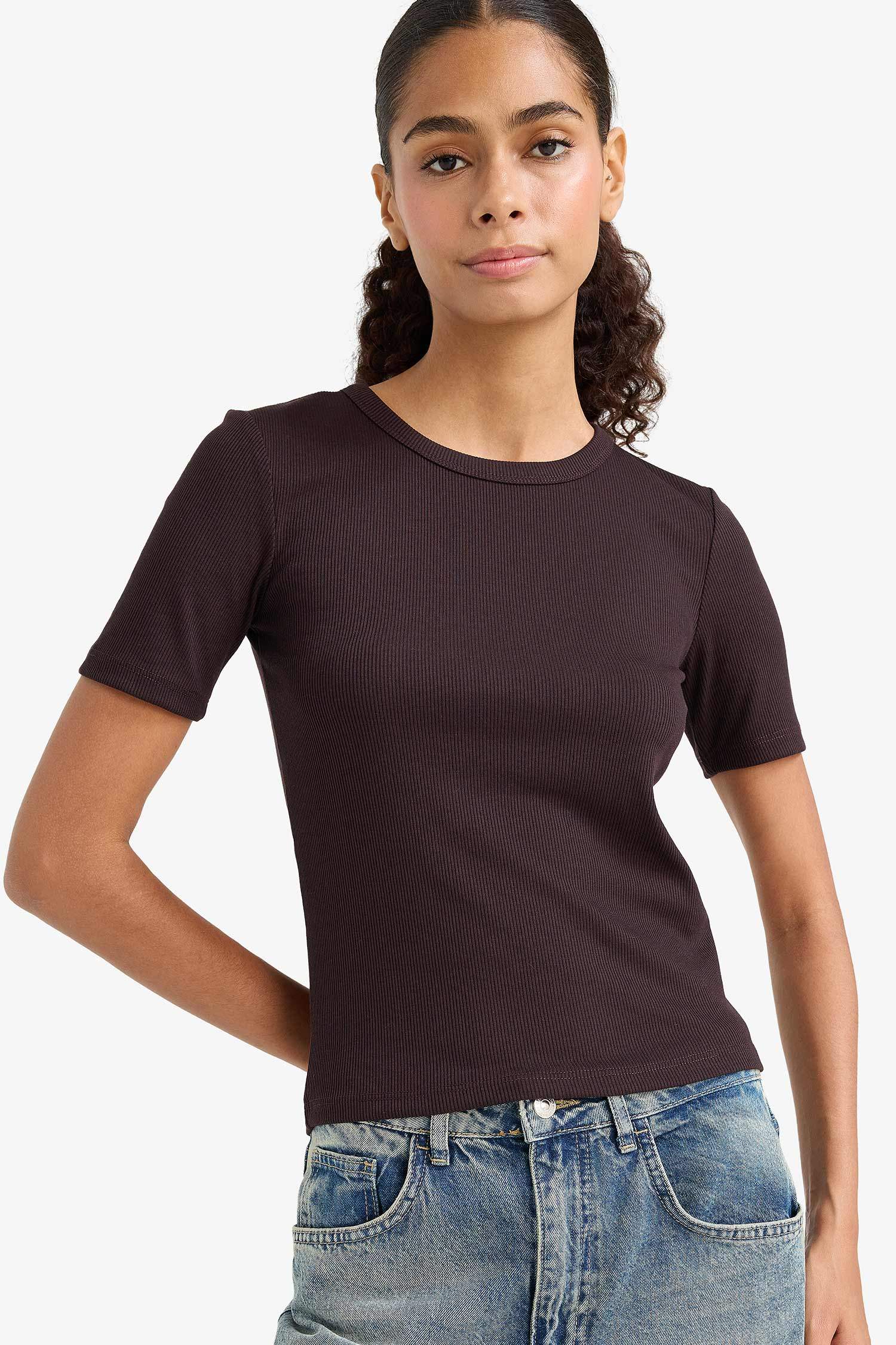 T-shirt basique côtelé à col rond et manches courtes Coupe slim