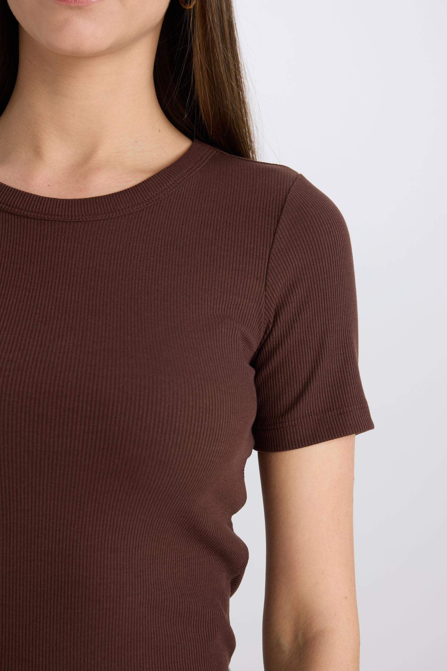 Slim Fit Dar Kesim Bisiklet Yaka Fitilli Kaşkorse Basic Düz Kısa Kollu Tişört