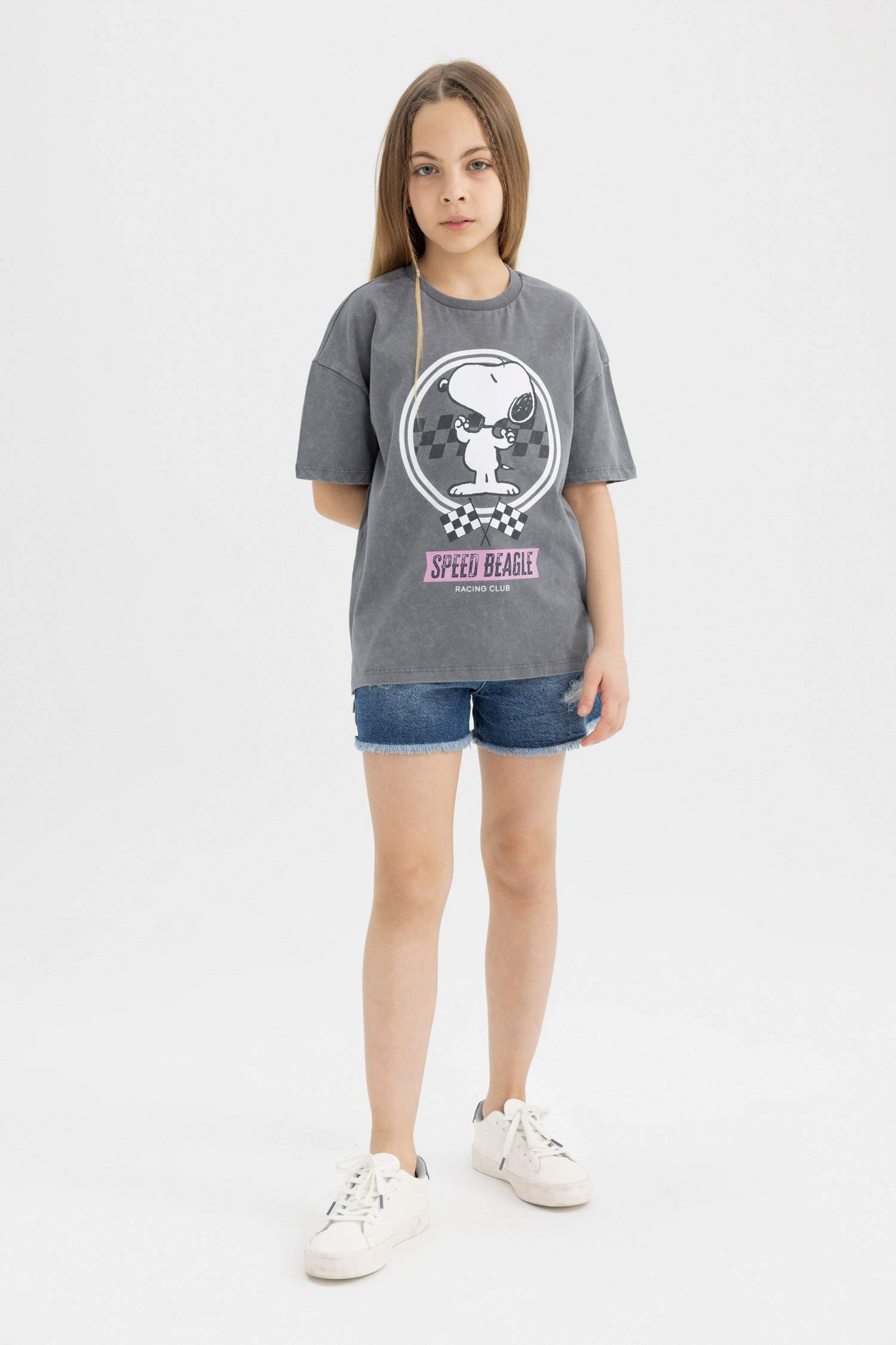 Oversize Fit Snoopy Licensed Short Sleeve T-Shirt