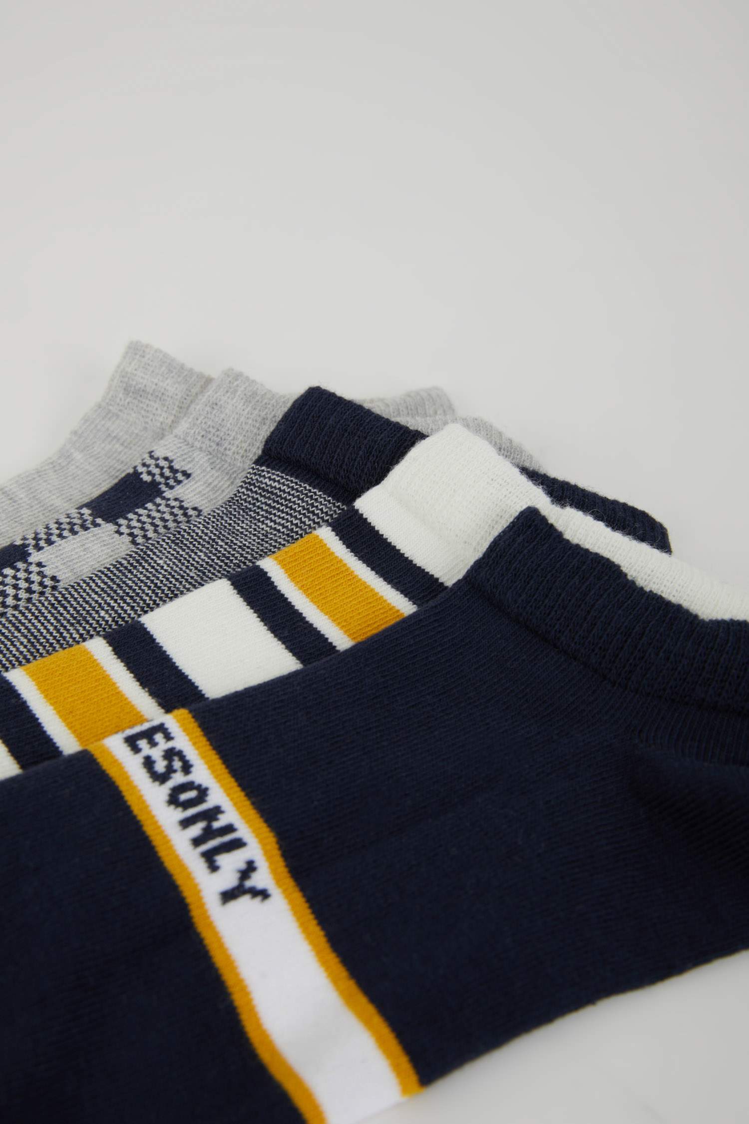 Man Striped 5 Piece Cotton Booties Socks