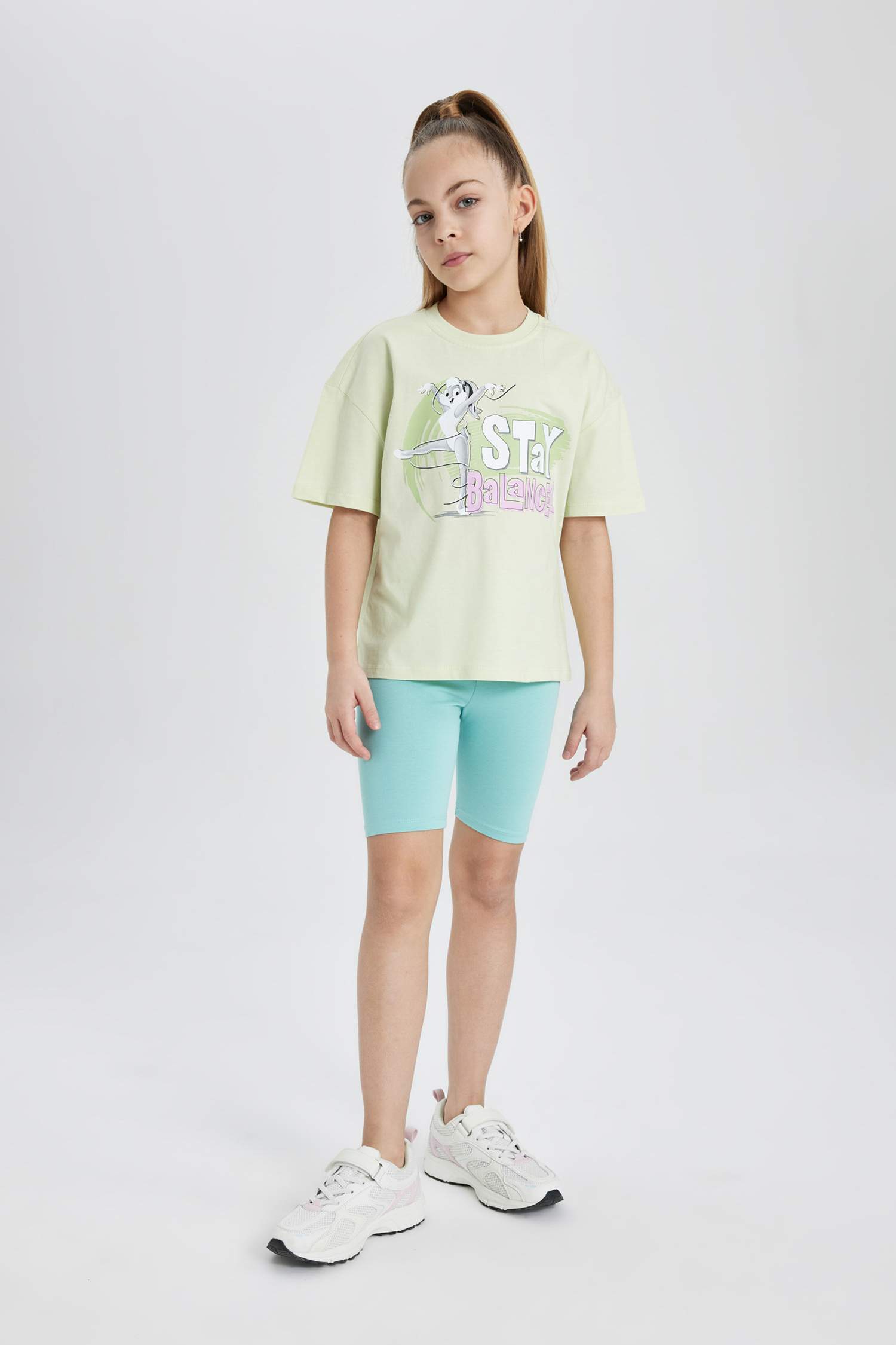 Girl Looney Tunes Relax Fit Crew Neck Short Sleeve T-Shirt