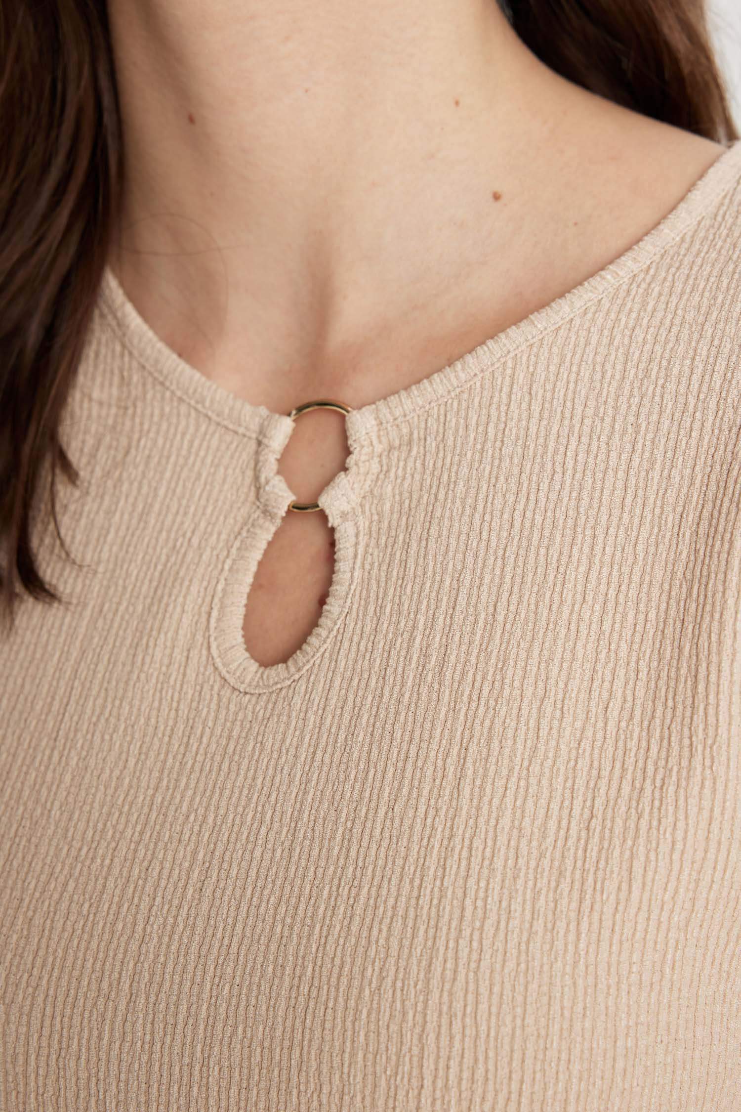 تيشيرت نص كم برقبة مستديرة