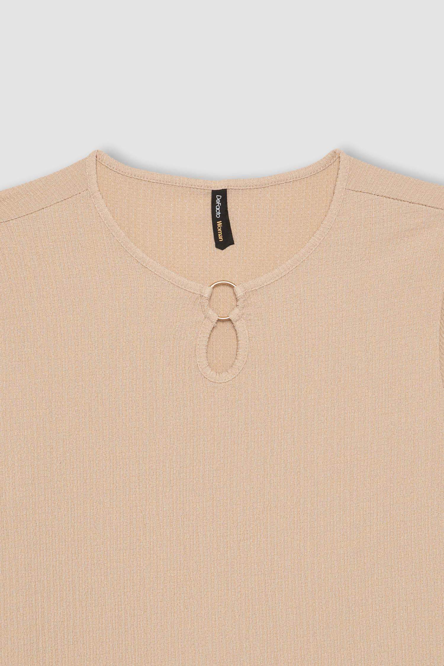 تيشيرت نص كم برقبة مستديرة