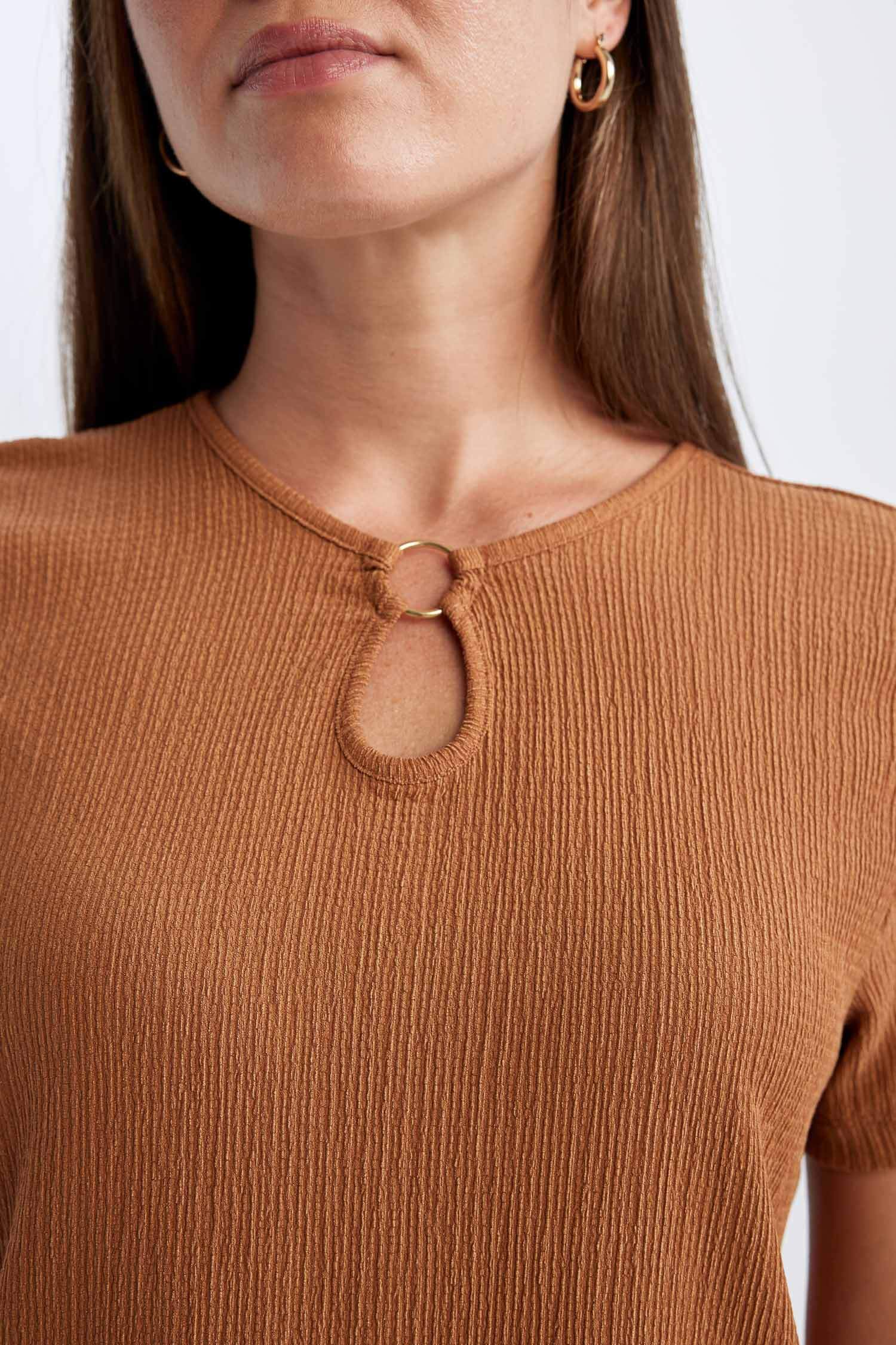 Bisiklet Yaka Kısa Kollu Tişört