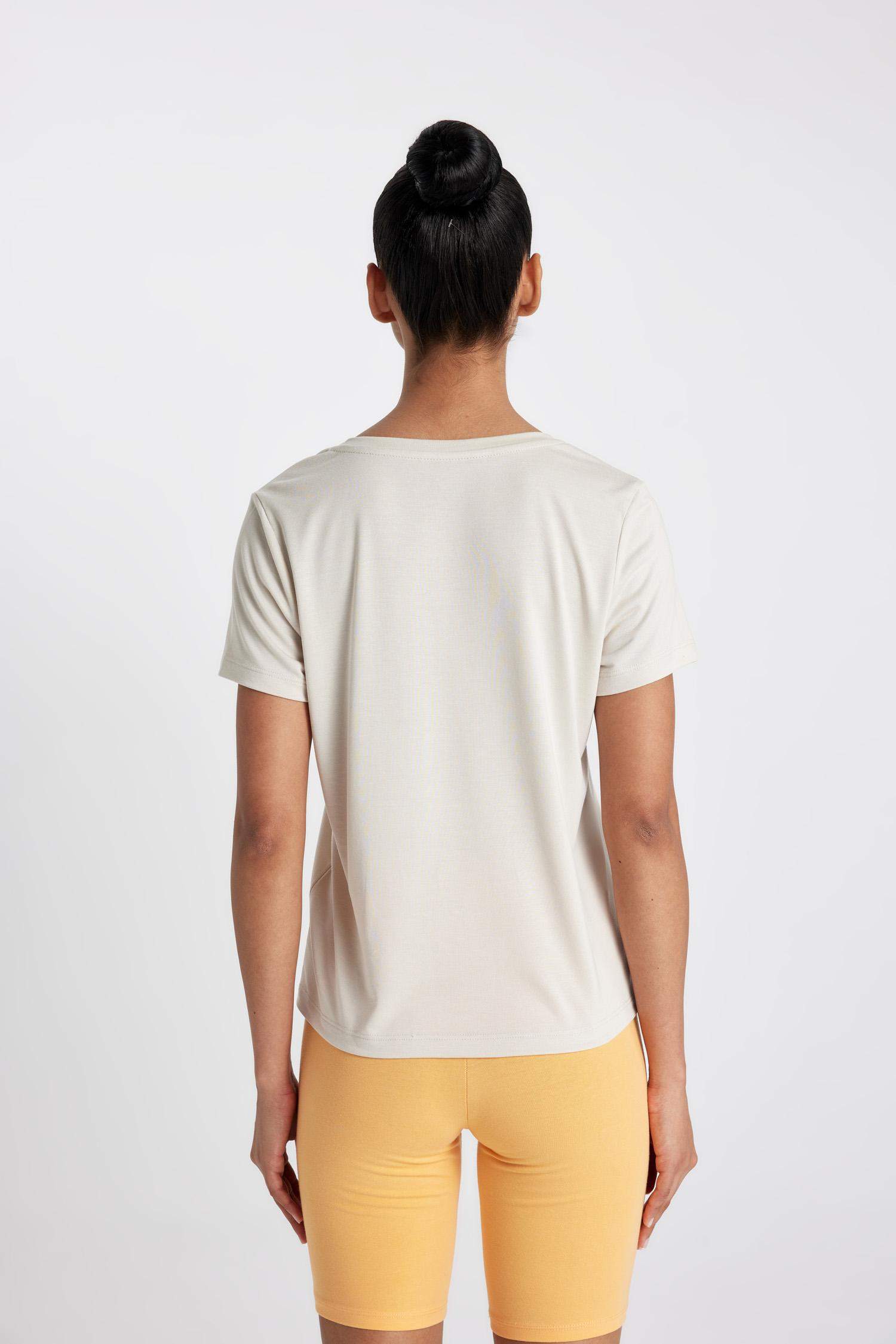 تيشيرت نص كم قصة عادية نسيج مشروط بياقة V من DeFactoFit