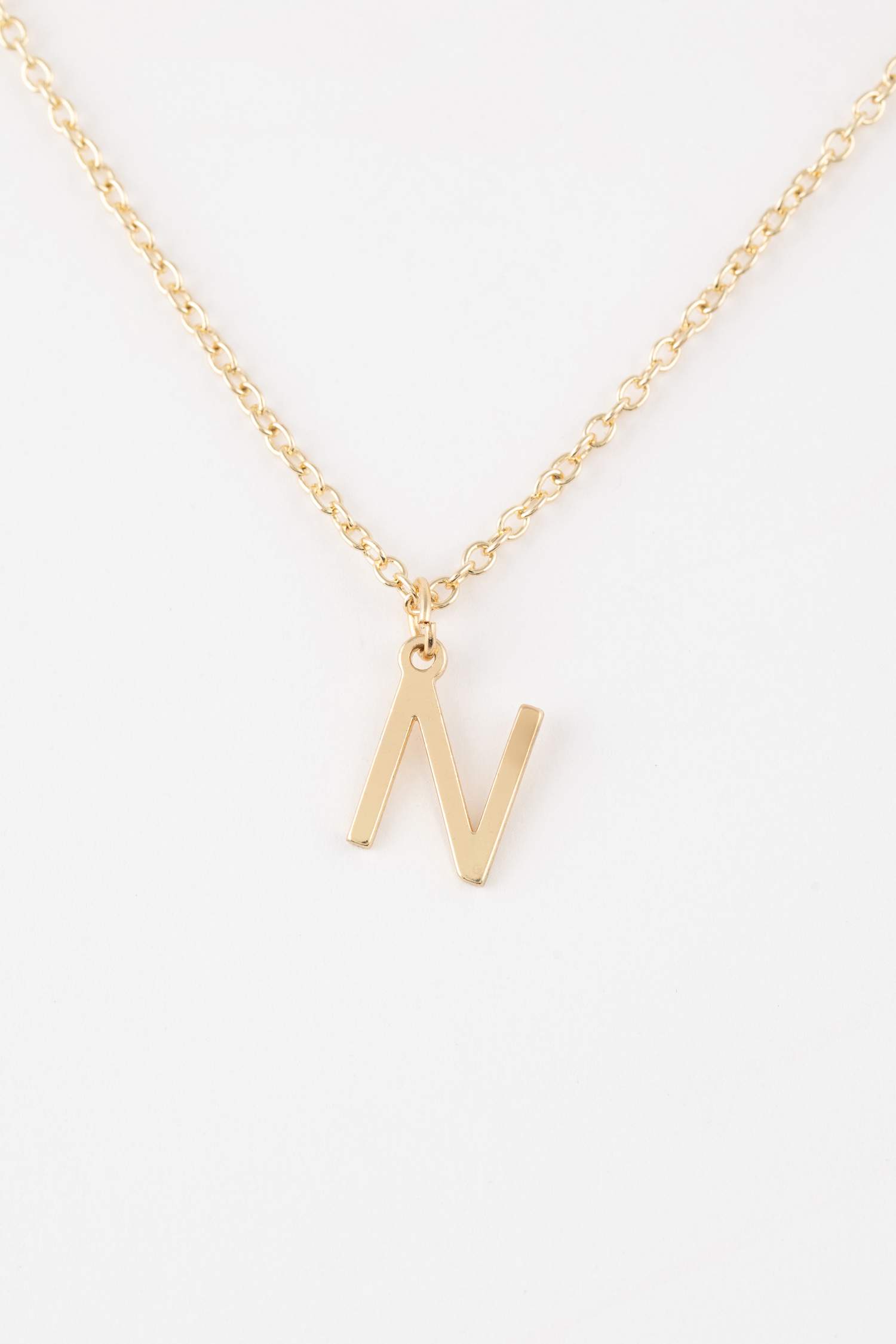 Женское золотое колье с буквой N