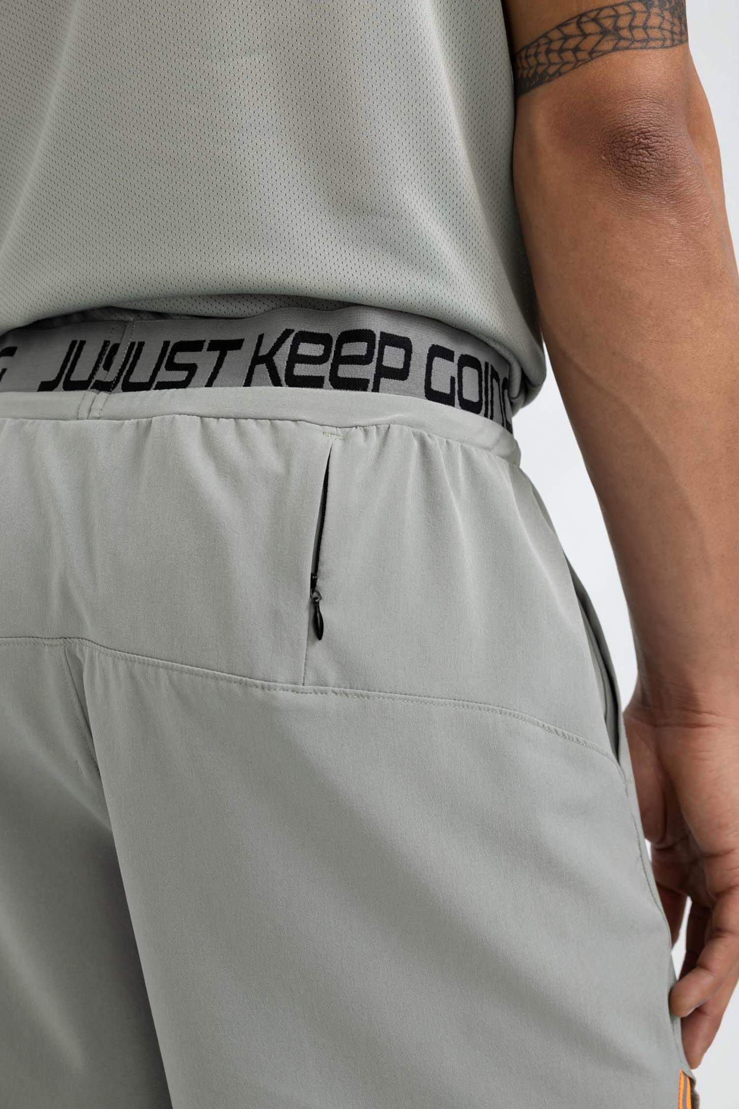 شورت رياضي سليم فيت برباط من DeFactoFit