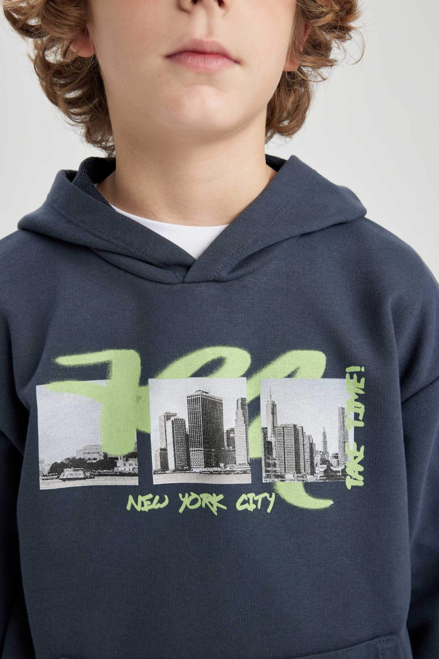 سويت شيرت ولادي اوفر سايز بغطاء للرأس بجيب