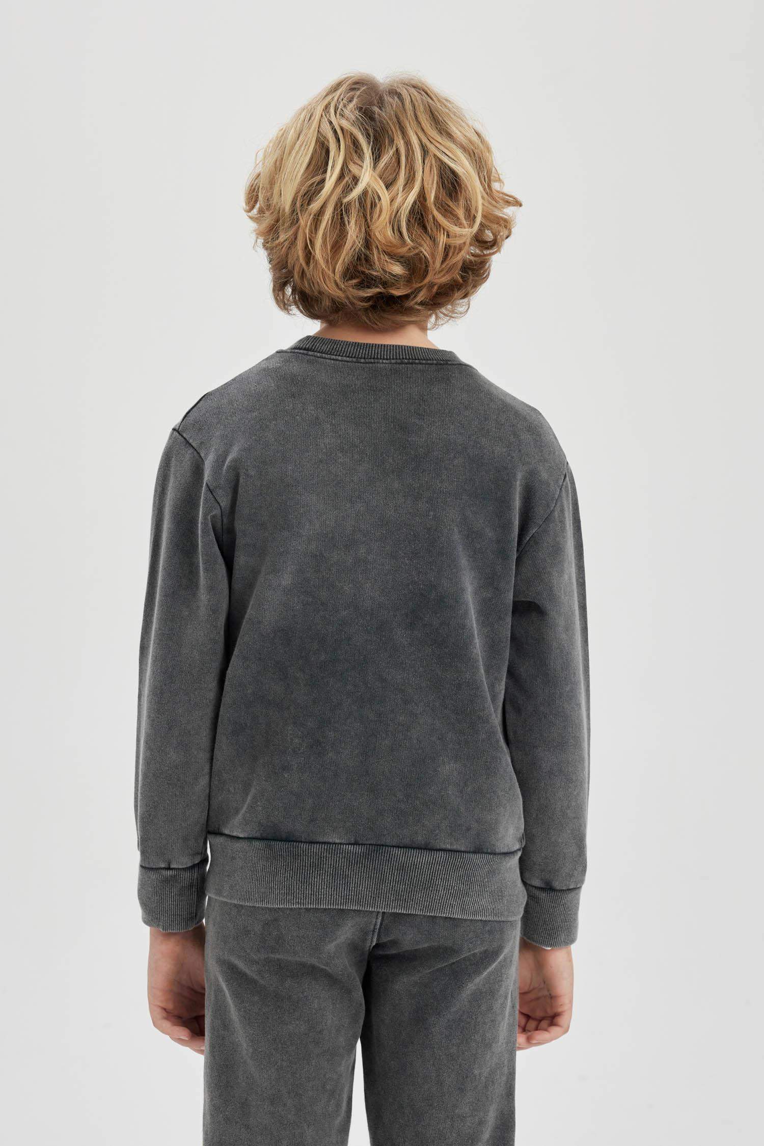 Erkek Çocuk Oversize Geniş Kalıp Bisiklet Yaka Yıkamalı Soluk Efektli Baskılı Sweatshirt