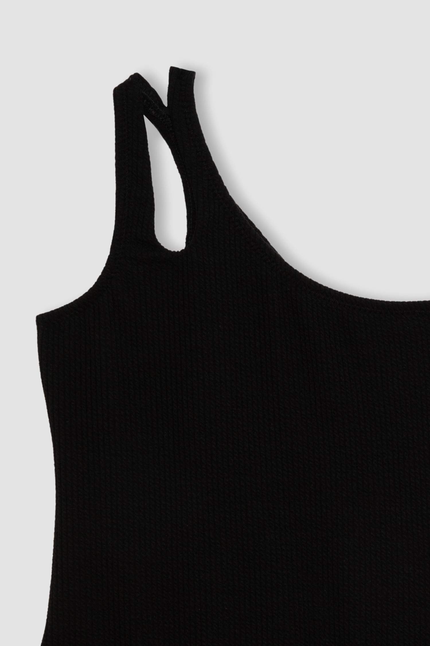 مايوه بحر بناتي