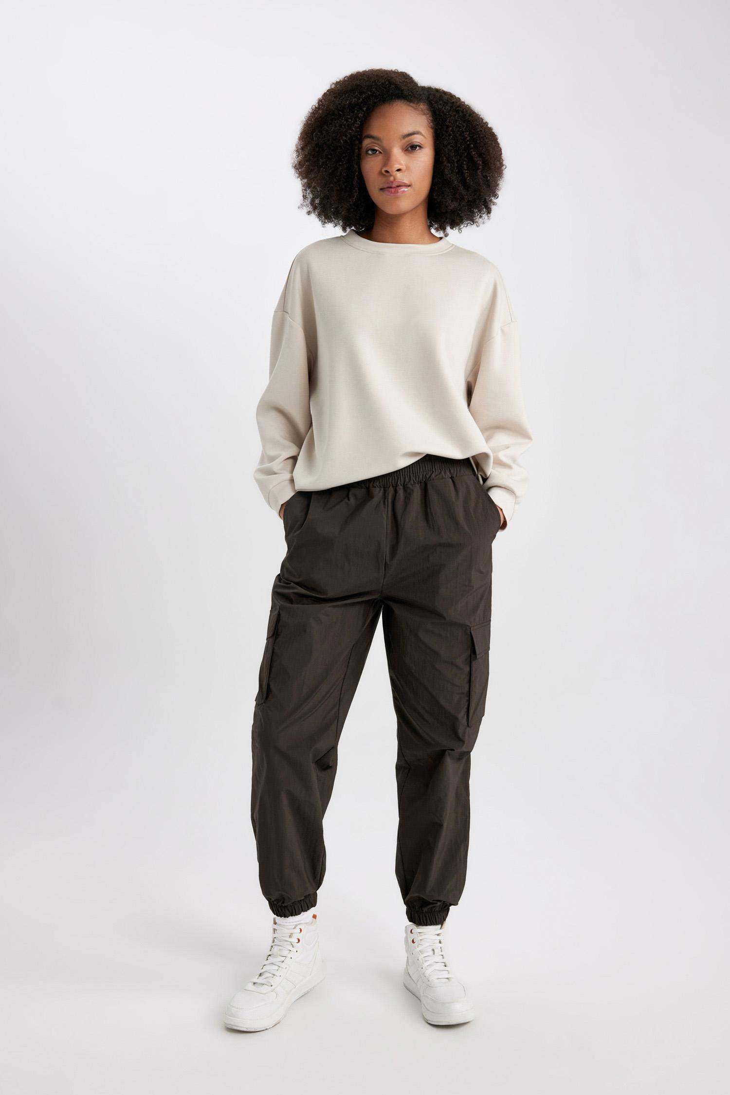 Standart Fit Basic Düz Sporcu Paraşüt Pantolon