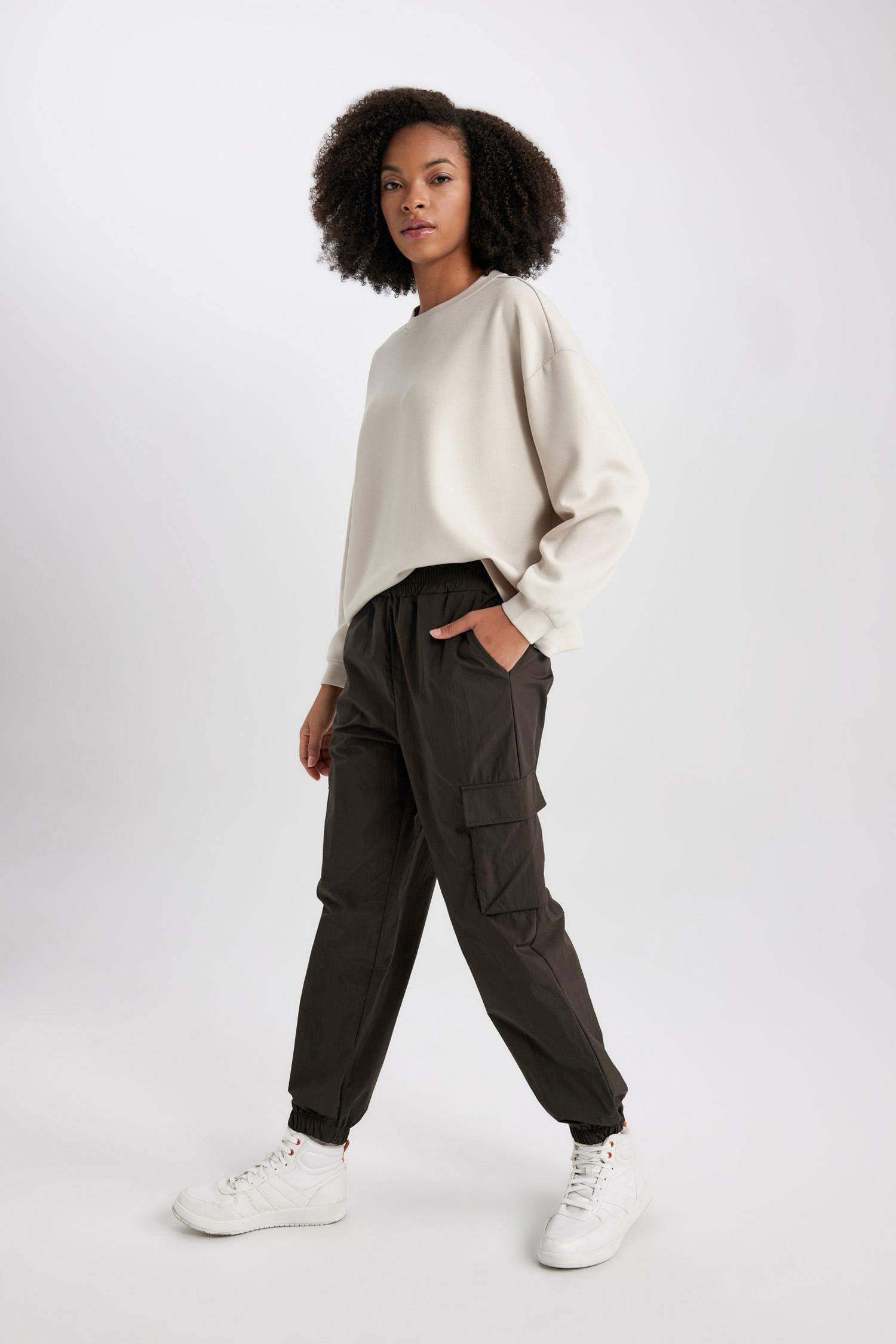 Standart Fit Basic Düz Sporcu Paraşüt Pantolon