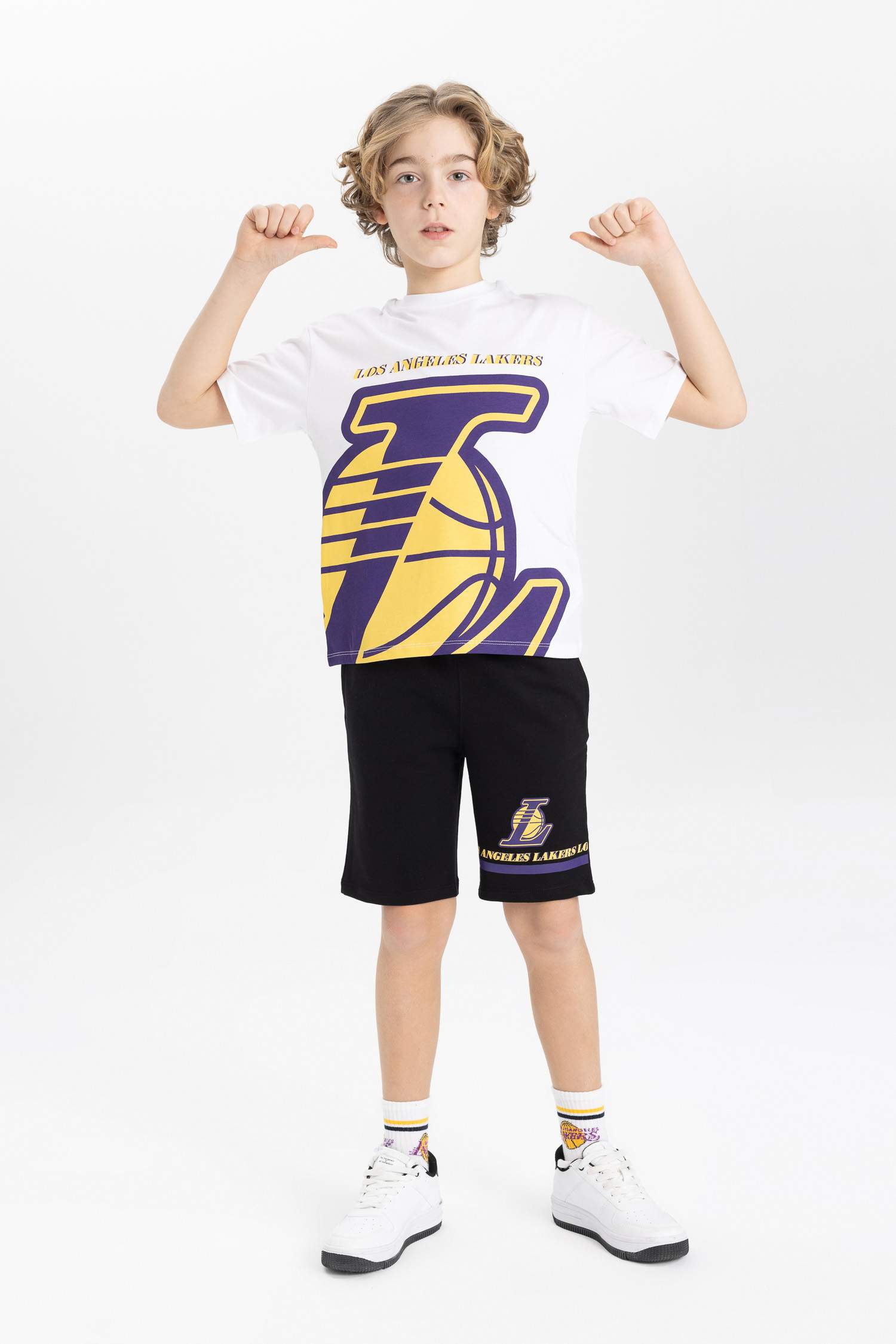 Шорты стандартного кроя из тонкой ткани для мальчиков