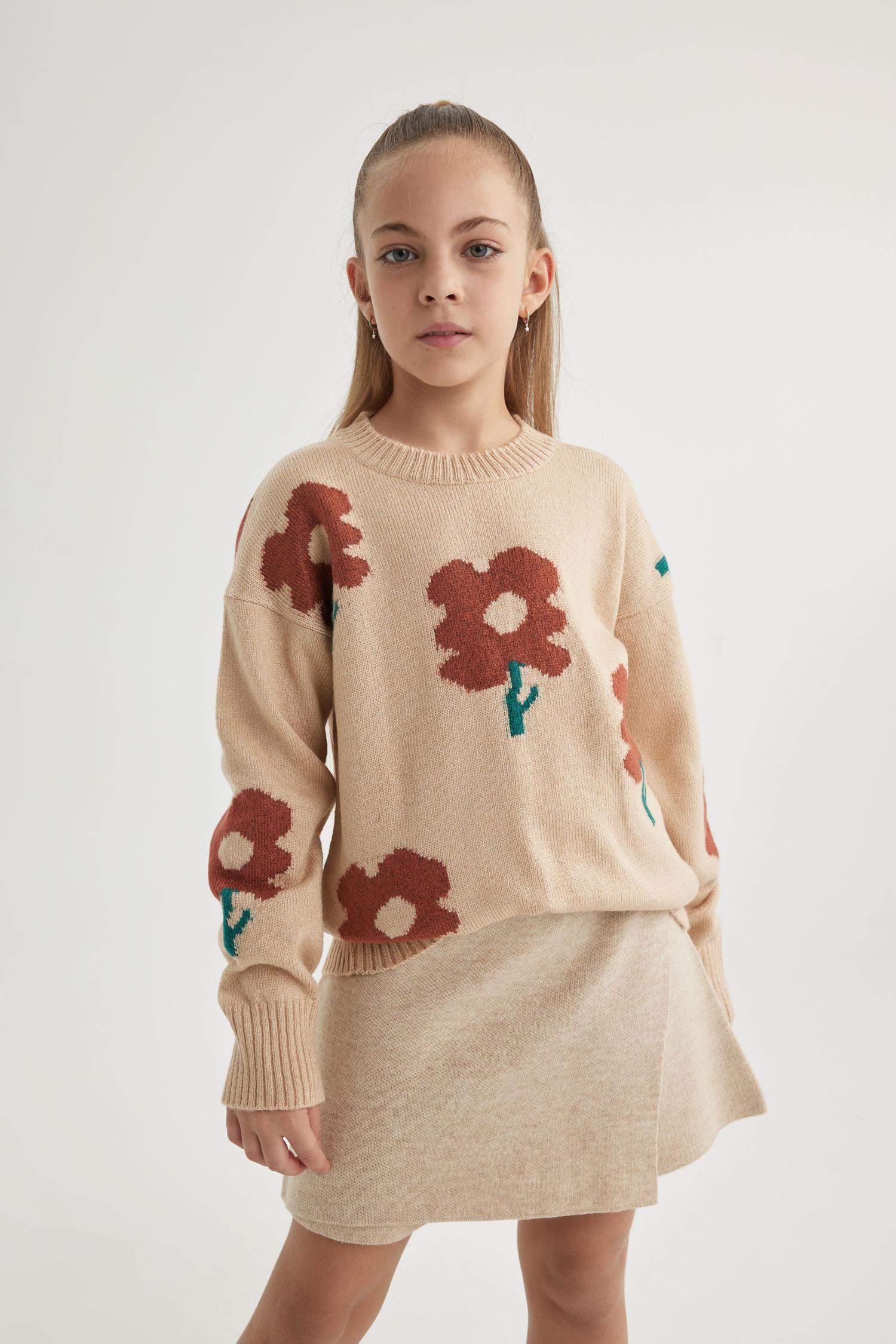 بلوز صوف بناتي فلورال قصة عادية