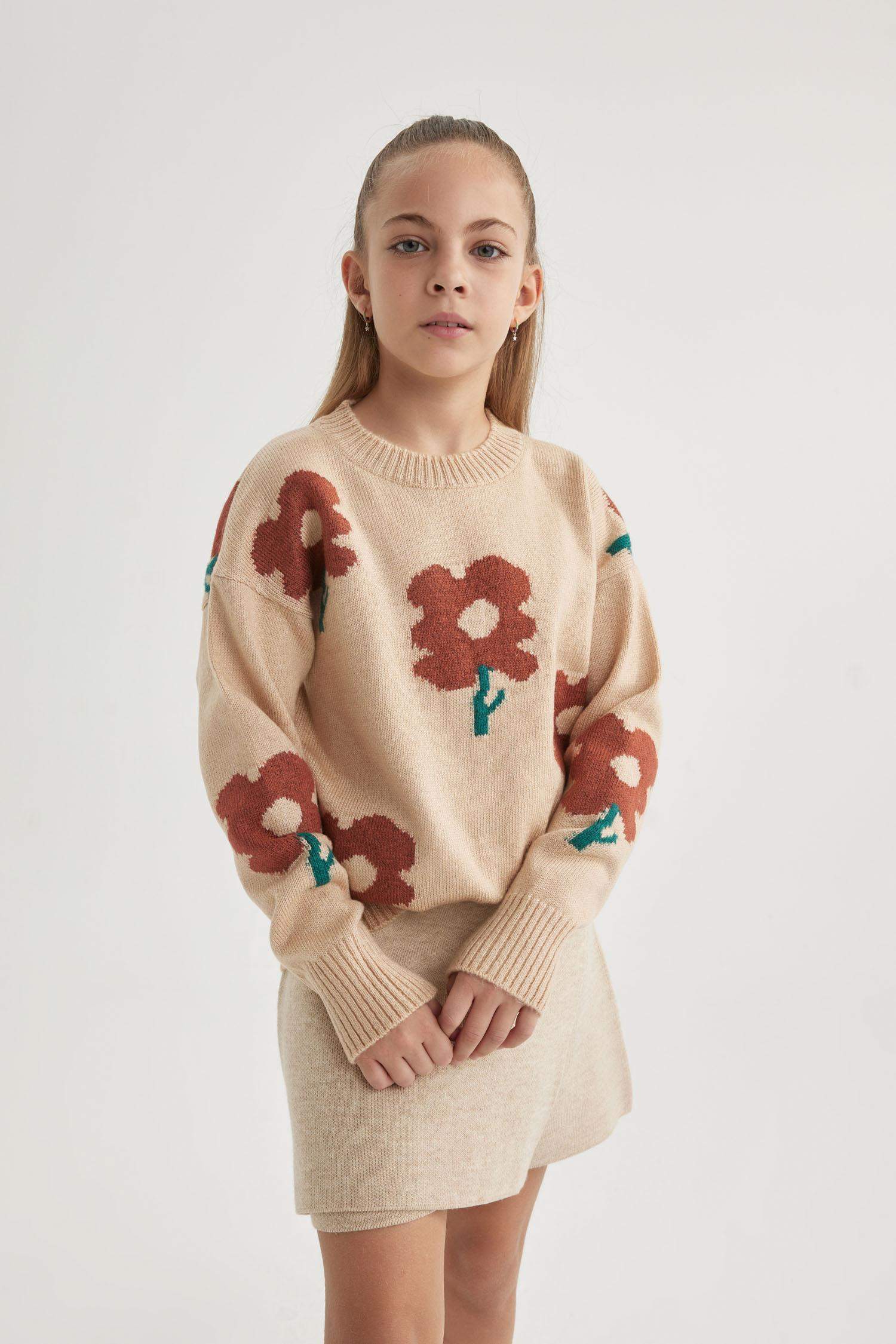 بلوز صوف بناتي فلورال قصة عادية