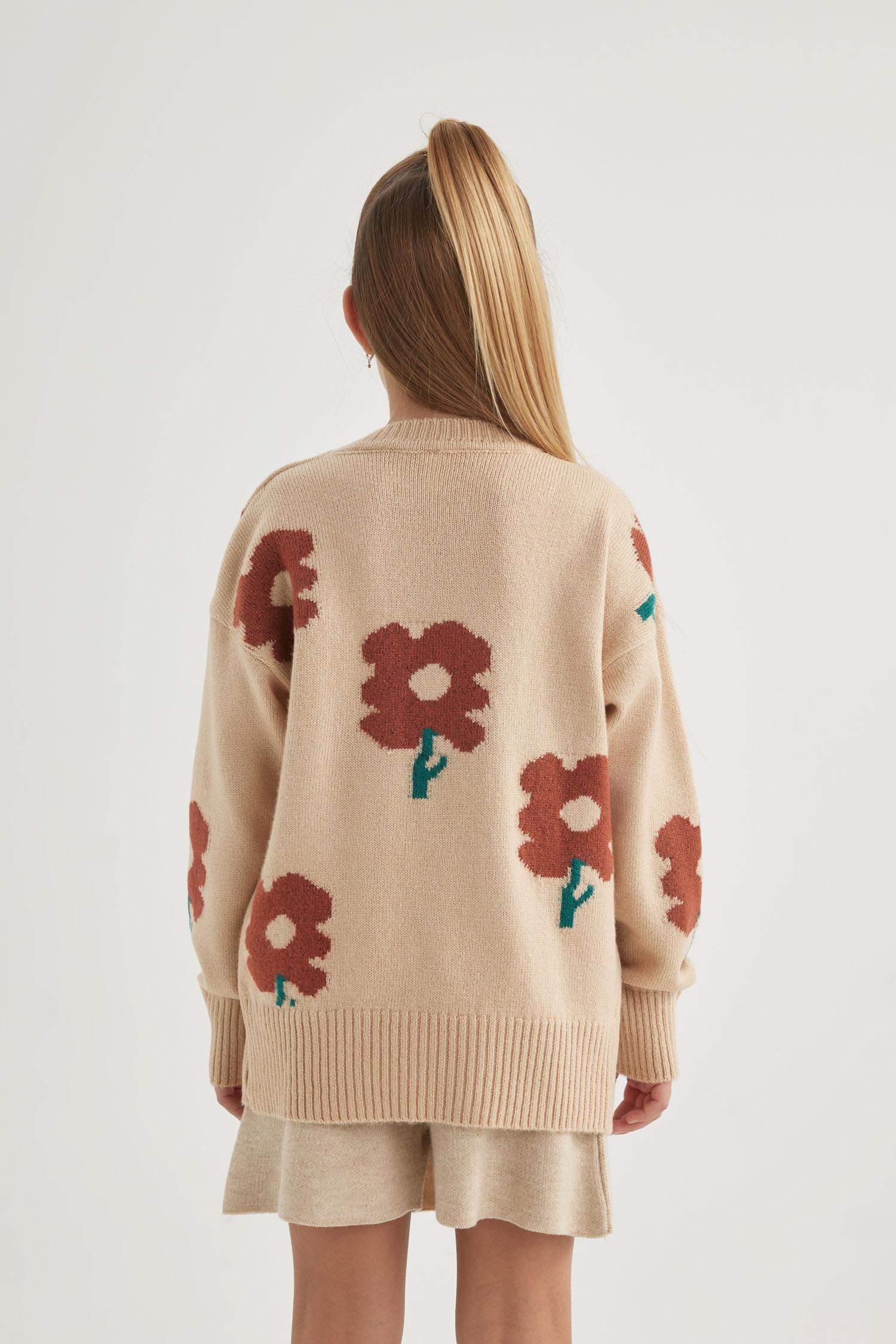 بلوز صوف بناتي فلورال قصة عادية