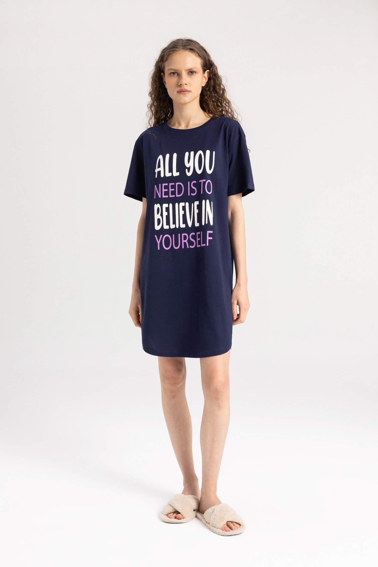 فستان قصة عادية بياقة مستديرة من Fall In Love