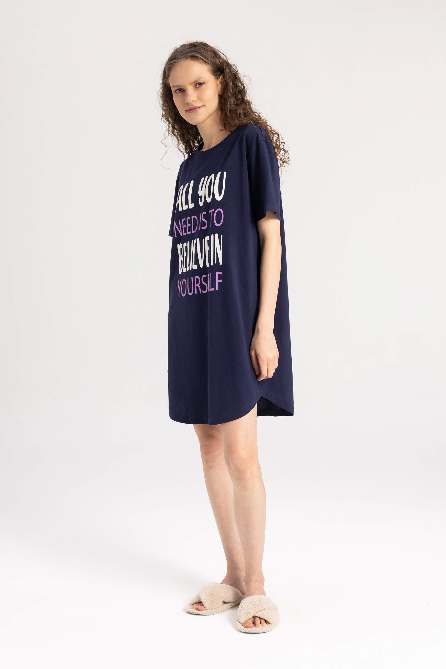 فستان قصة عادية بياقة مستديرة من Fall In Love