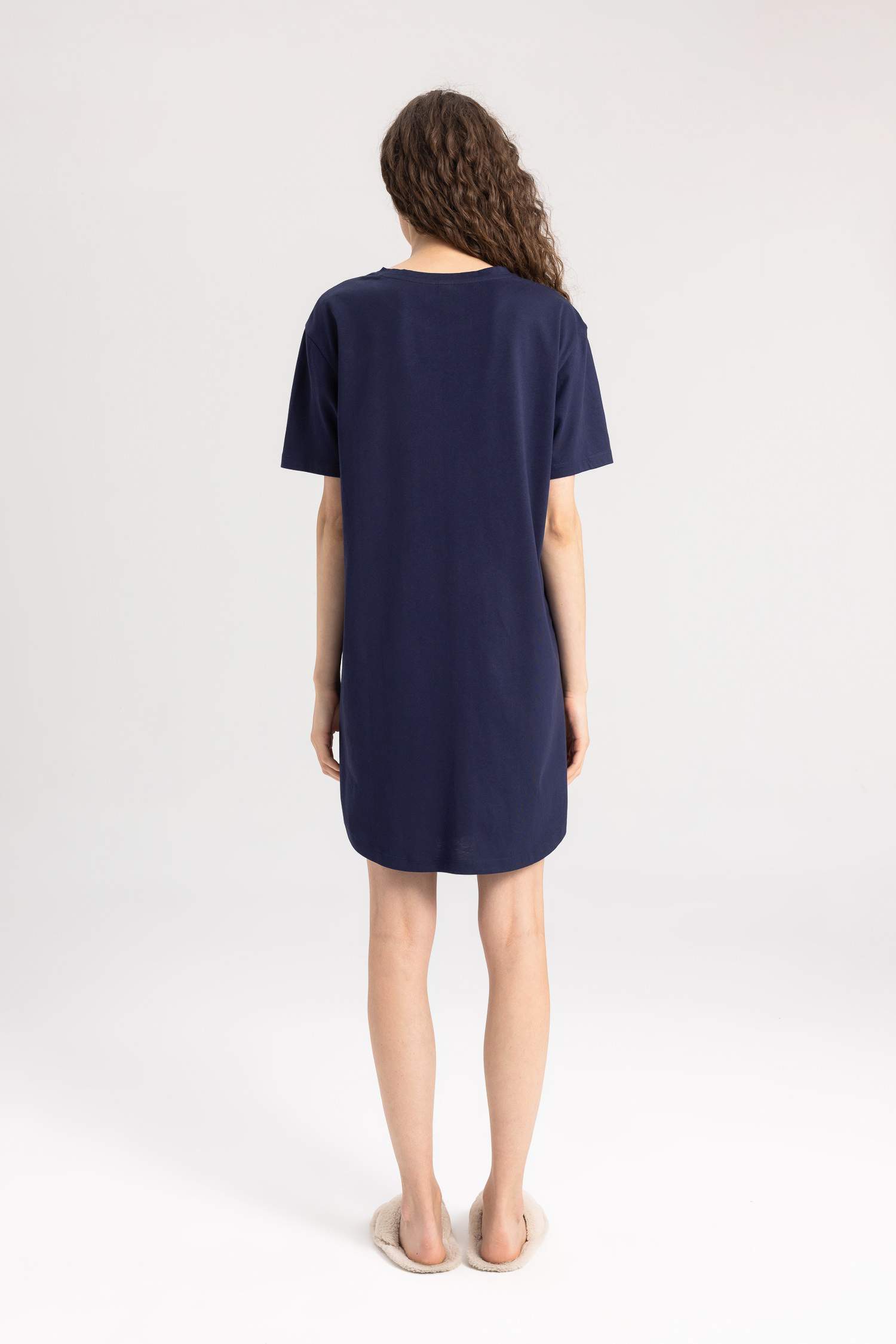 فستان قصة عادية بياقة مستديرة من Fall In Love