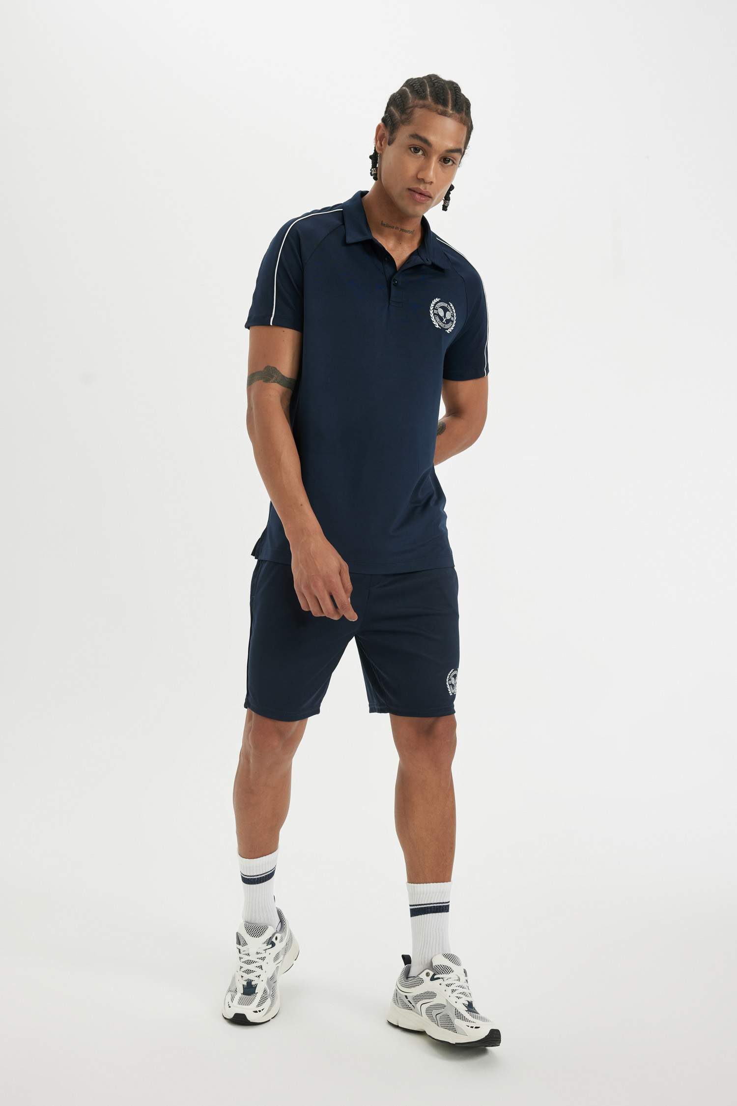 شورت رياضي قصير قصة عادية