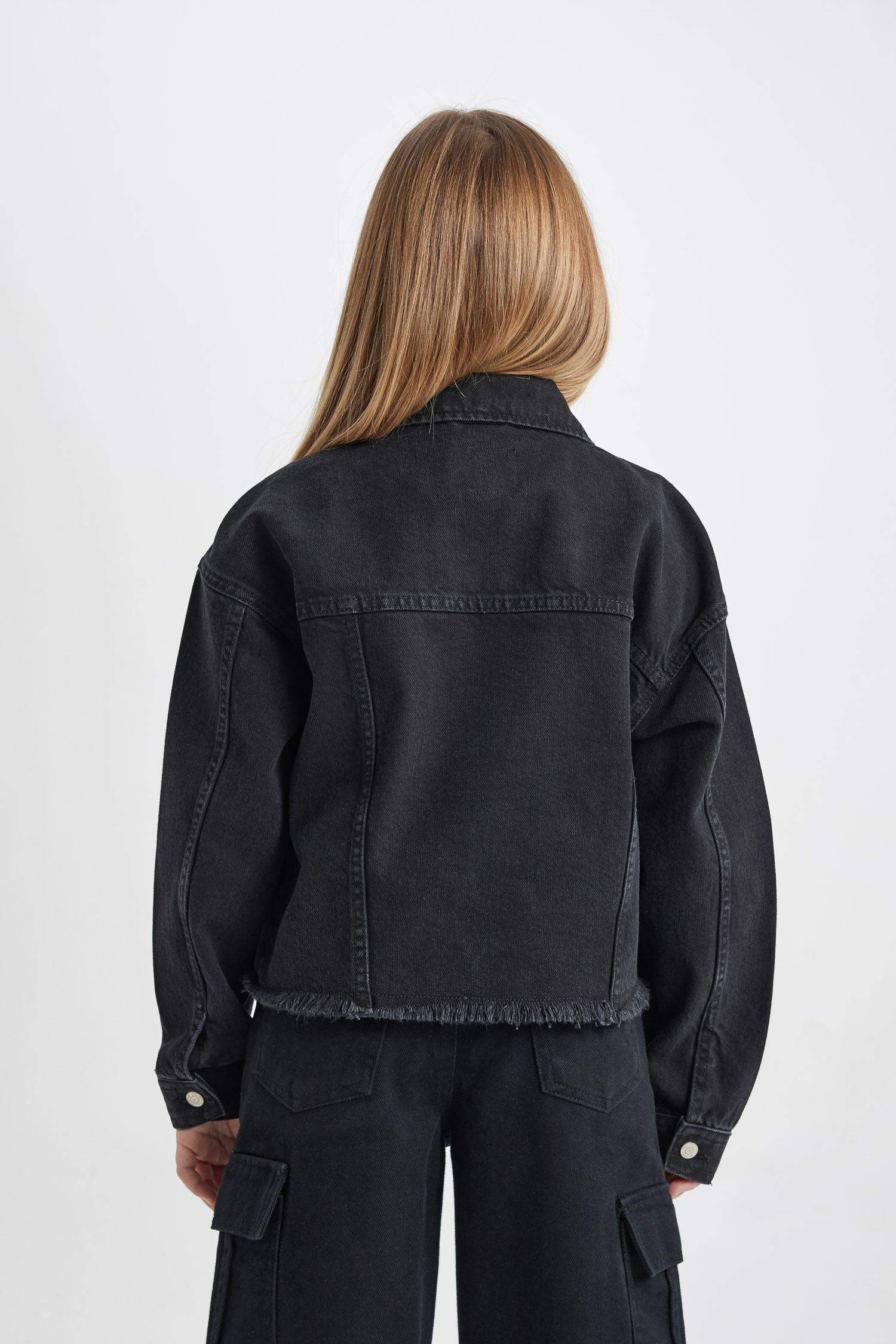 Қыздарға қысқартылған пішім Куртка