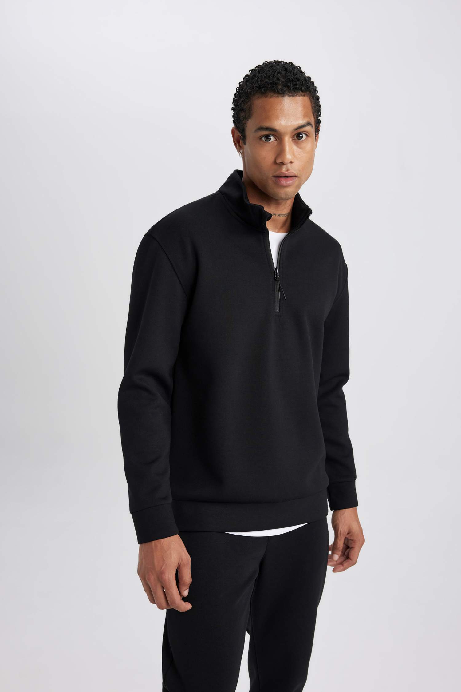 DeFactoFit Standart Fit Dik Yaka Fermuarlı Skuba Dalgıç Kumaş Sporcu Basic Düz Sweatshirt