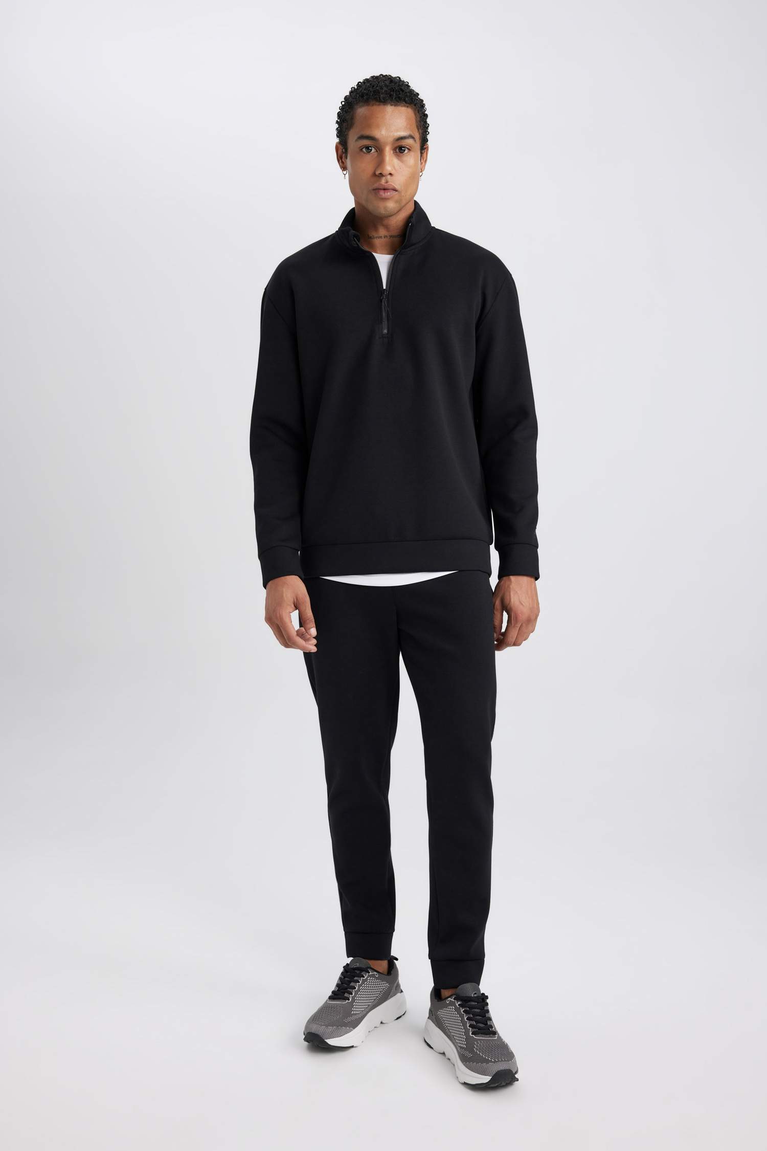 DeFactoFit Standart Fit Dik Yaka Fermuarlı Skuba Dalgıç Kumaş Sporcu Basic Düz Sweatshirt