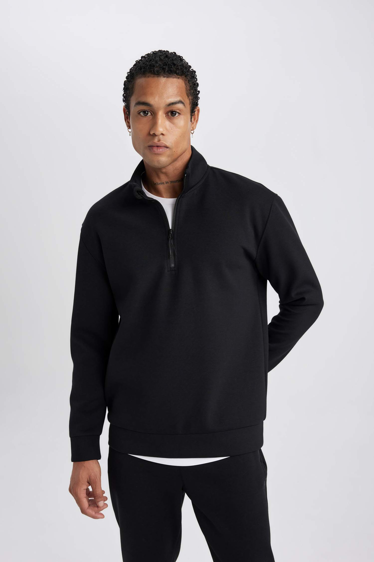 DeFactoFit Standart Fit Dik Yaka Fermuarlı Skuba Dalgıç Kumaş Sporcu Basic Düz Sweatshirt