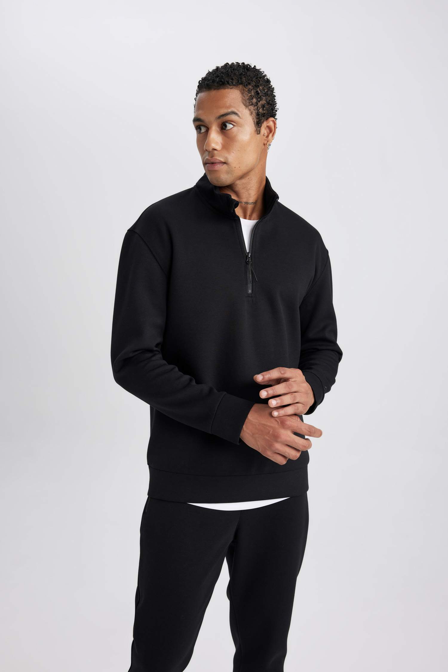 DeFactoFit Standart Fit Dik Yaka Fermuarlı Skuba Dalgıç Kumaş Sporcu Basic Düz Sweatshirt