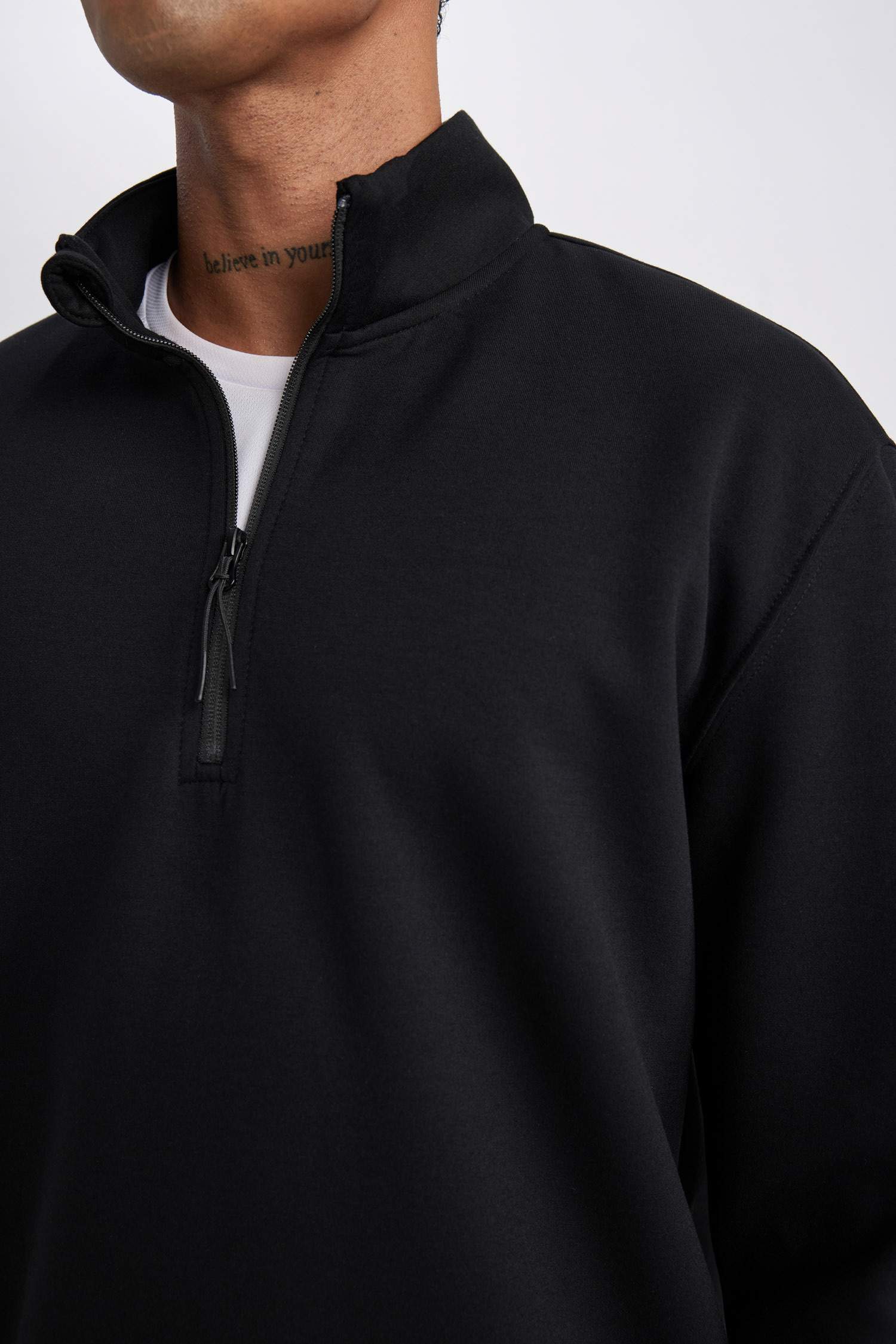 DeFactoFit Standart Fit Dik Yaka Fermuarlı Skuba Dalgıç Kumaş Sporcu Basic Düz Sweatshirt