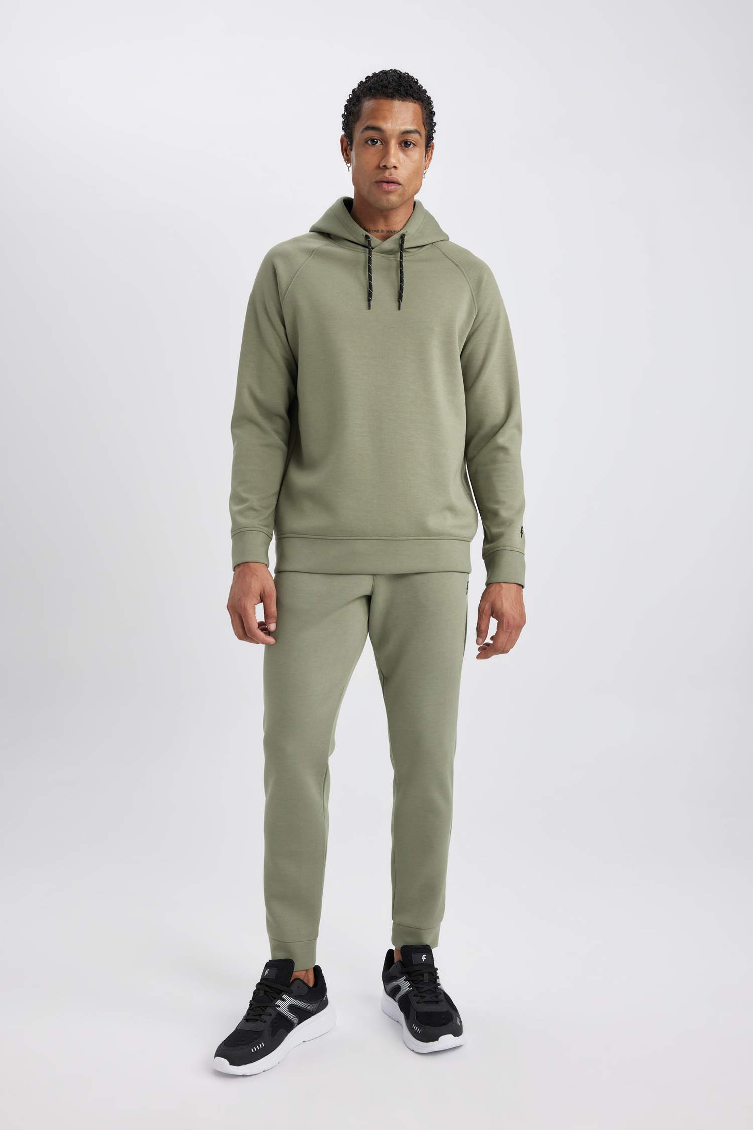 سويت شيرت رياضي قصة عادية قماش سكوبا من DeFactoFit