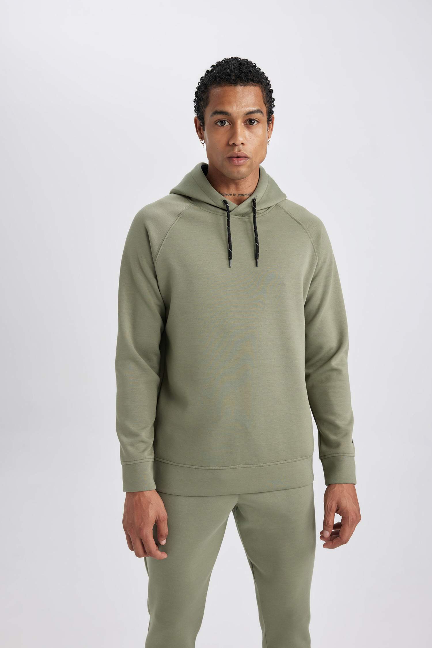 سويت شيرت رياضي قصة عادية قماش سكوبا من DeFactoFit