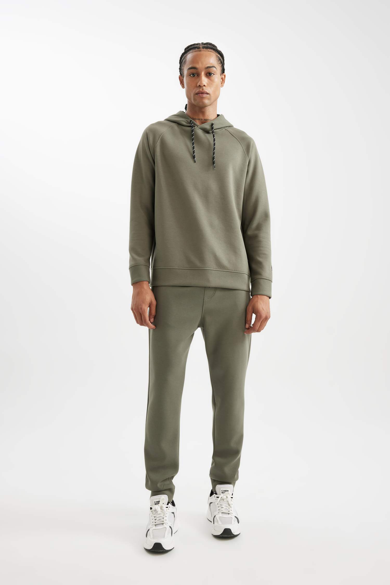 سويت شيرت رياضي قصة عادية قماش سكوبا من DeFactoFit