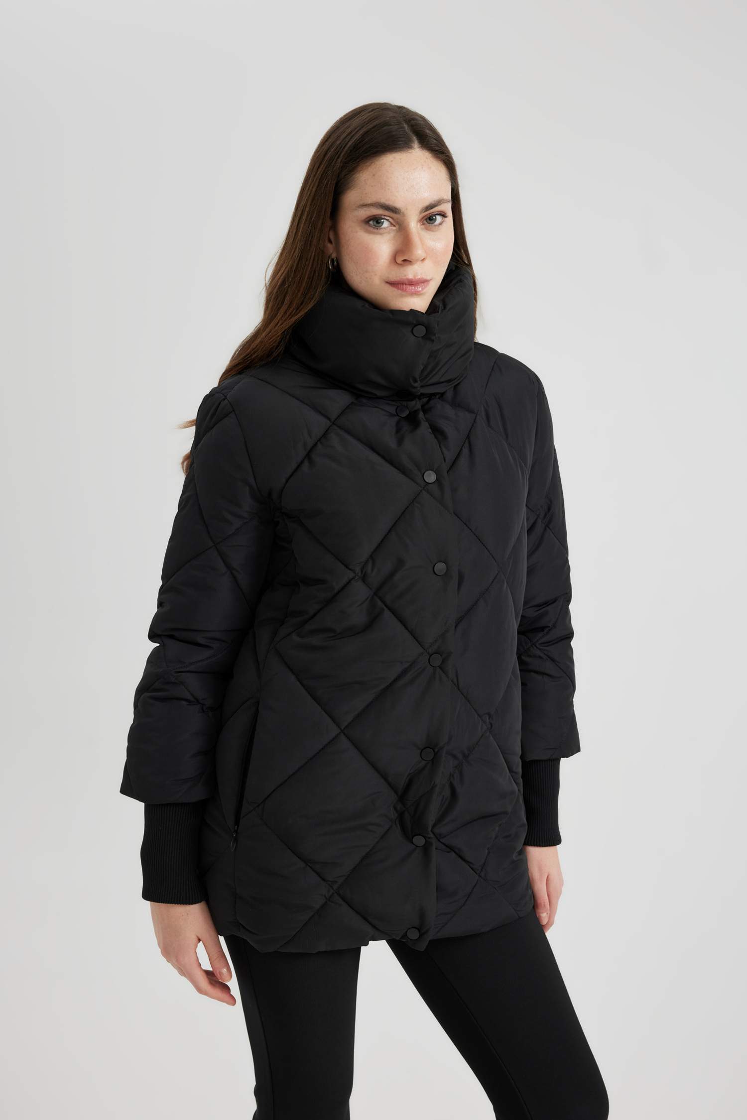 Su İtici Uzun Şişme Mont Dik Yaka Kapitoneli Çıtçıtlı Cepli Hafif