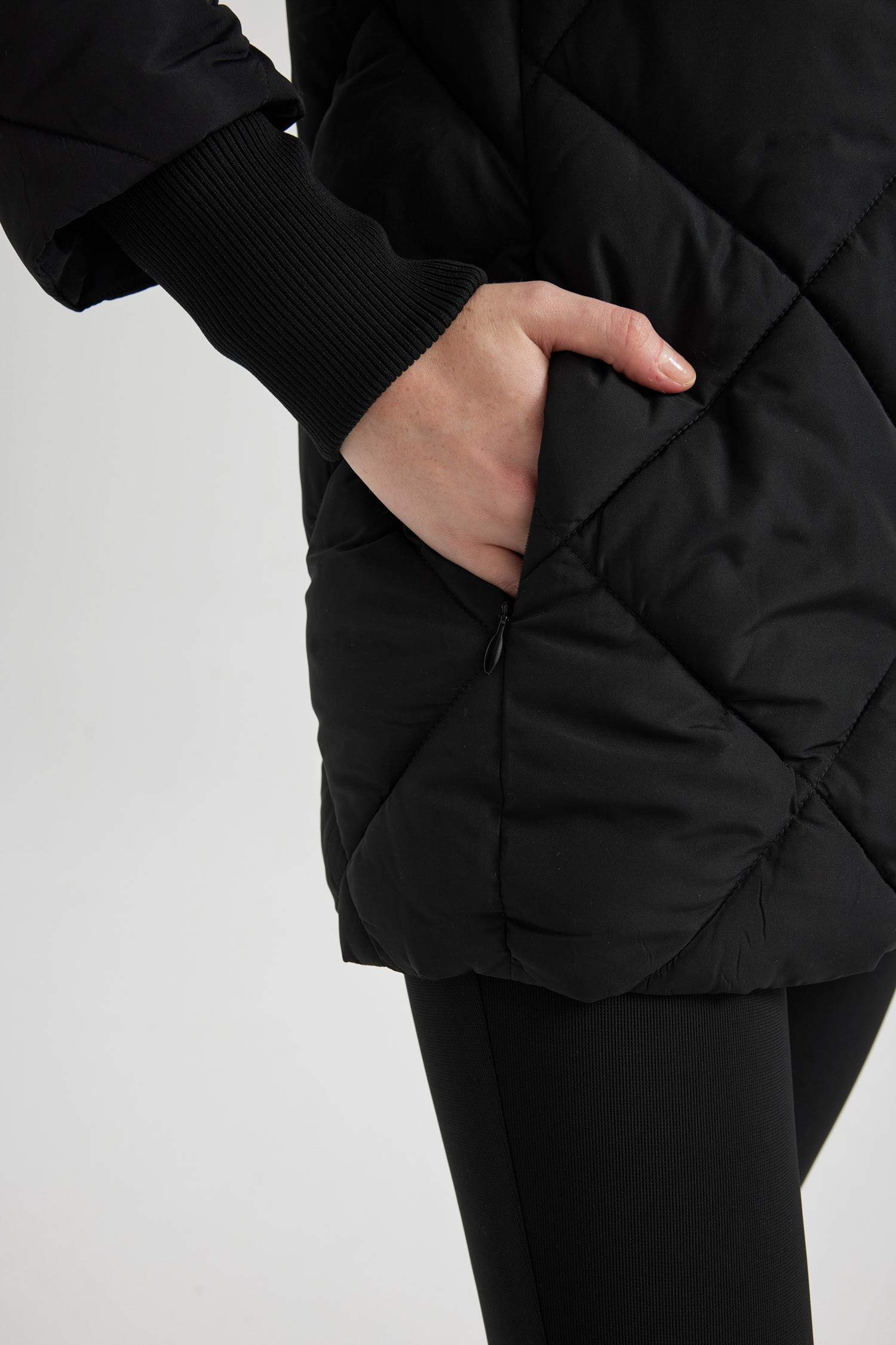 Su İtici Uzun Şişme Mont Dik Yaka Kapitoneli Çıtçıtlı Cepli Hafif