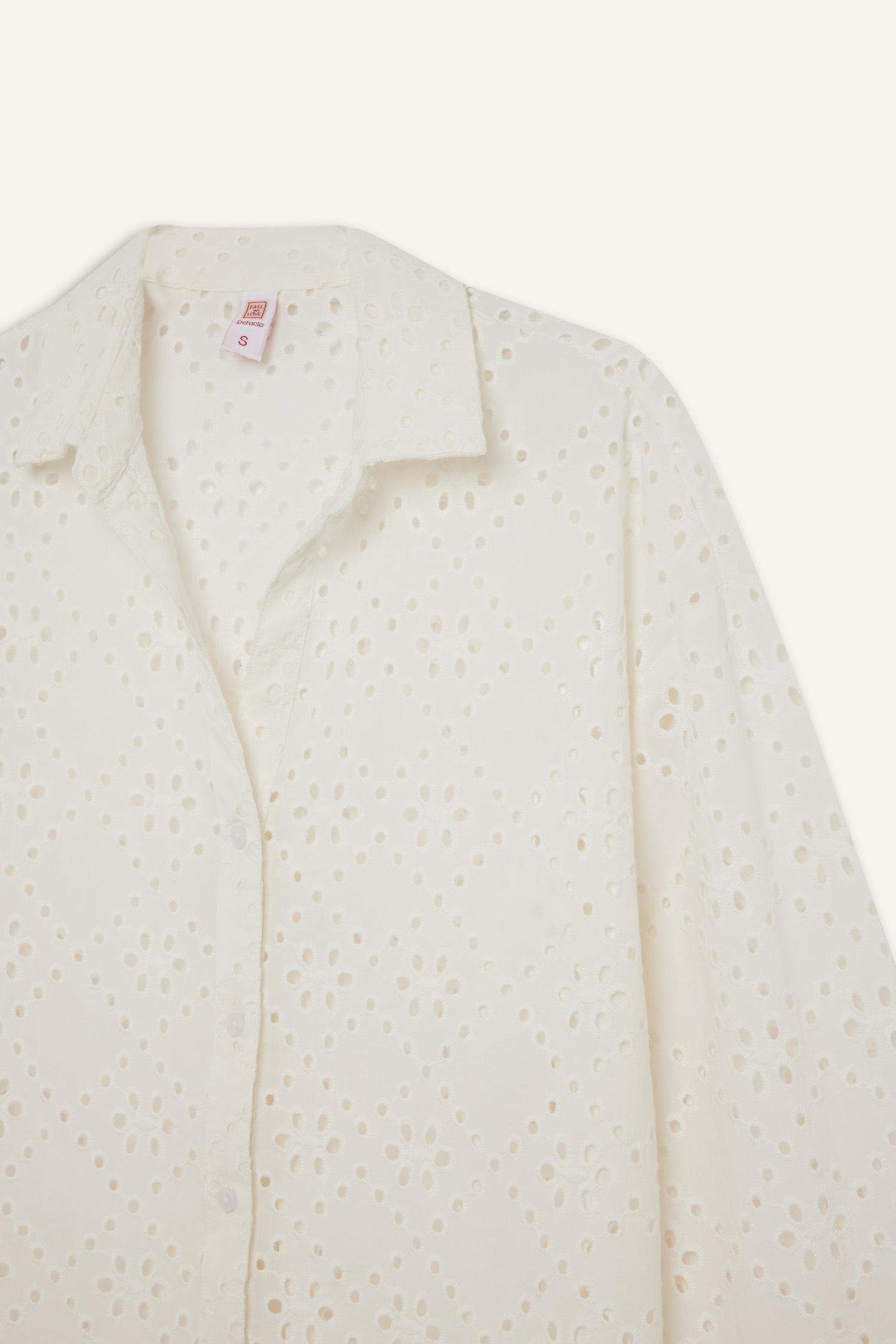 Pamuklu Delik İşlemeli Beyaz Plaj Gömleği