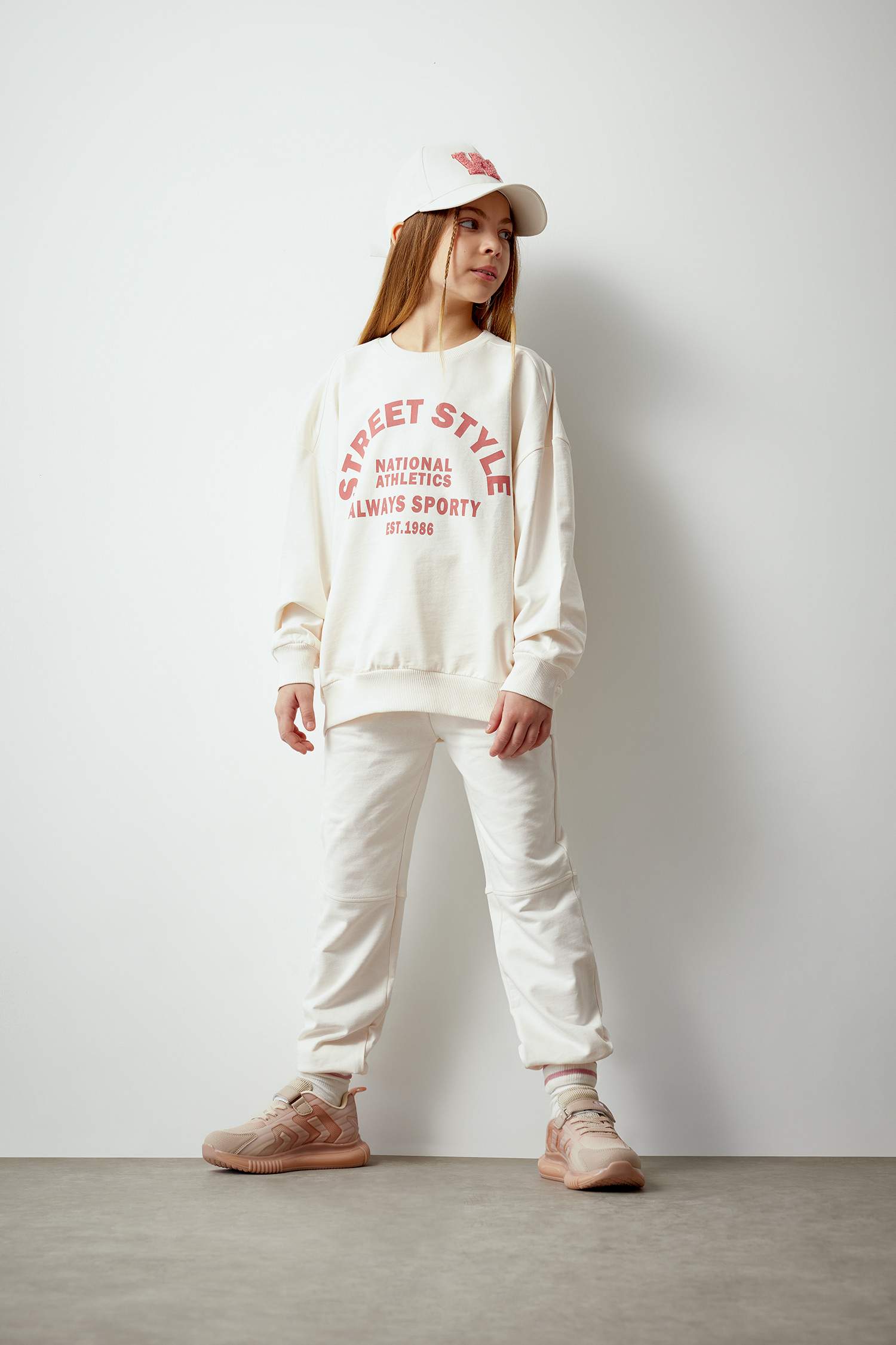 سيت بناتي سويت شيرت وبنطلون بجامة رياضي - قطعتين