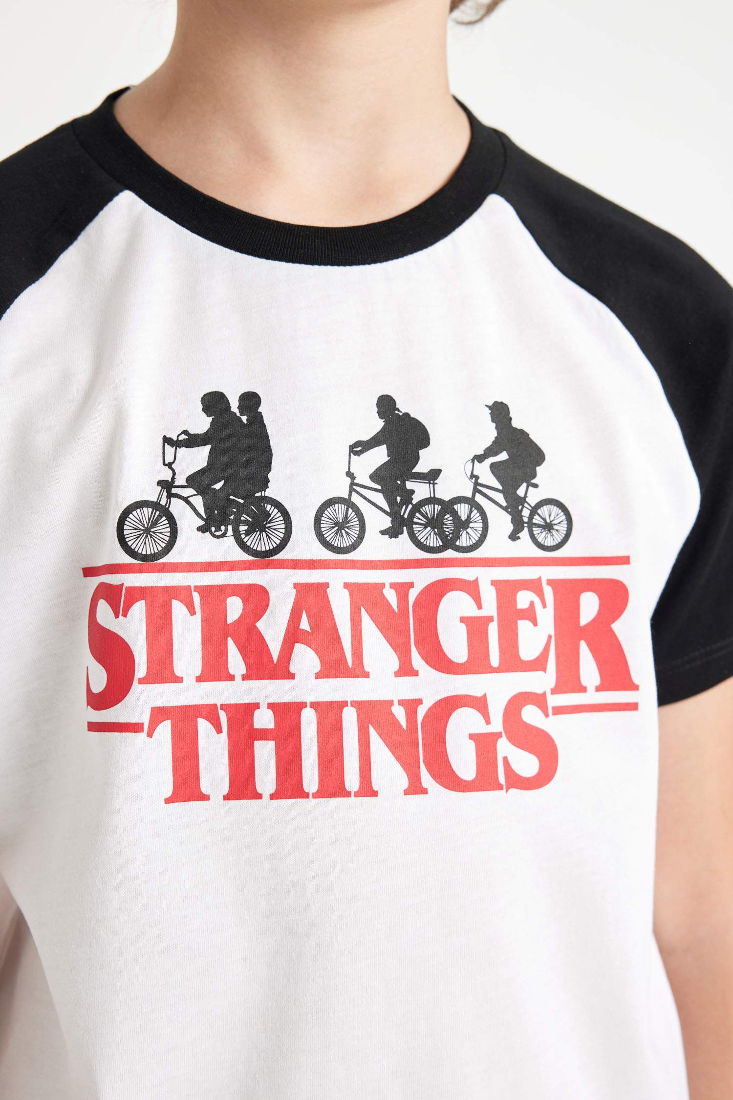 Erkek Çocuk Stranger Things Bisiklet Yaka Kısa Kollu Tişört