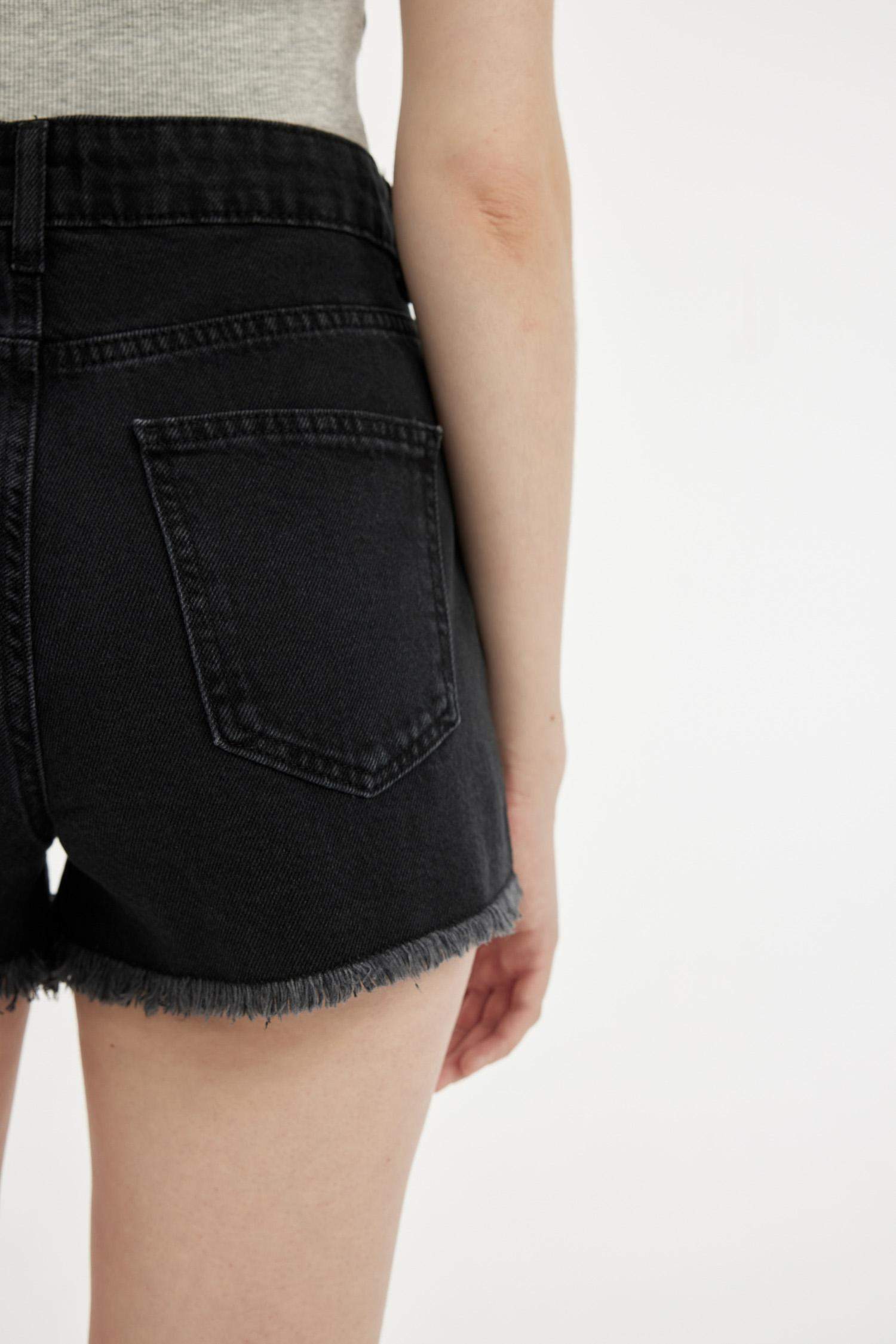 Джинсовые шорты с высокой талией