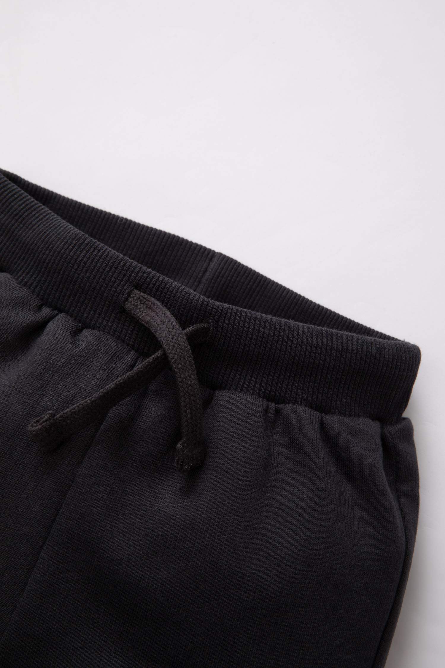 بنطلون سويت بانتس ولادي بطبعة شعار وقصة عادية