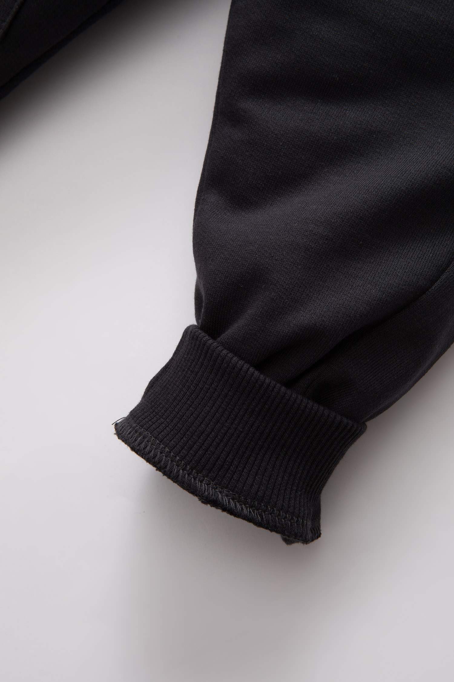 بنطلون سويت بانتس ولادي بطبعة شعار وقصة عادية