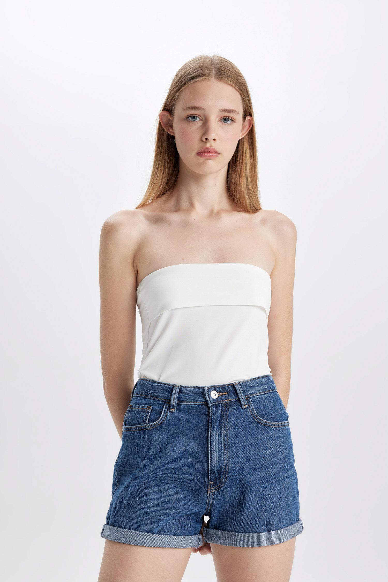 شورت جينز موم فيت بخصر عالي