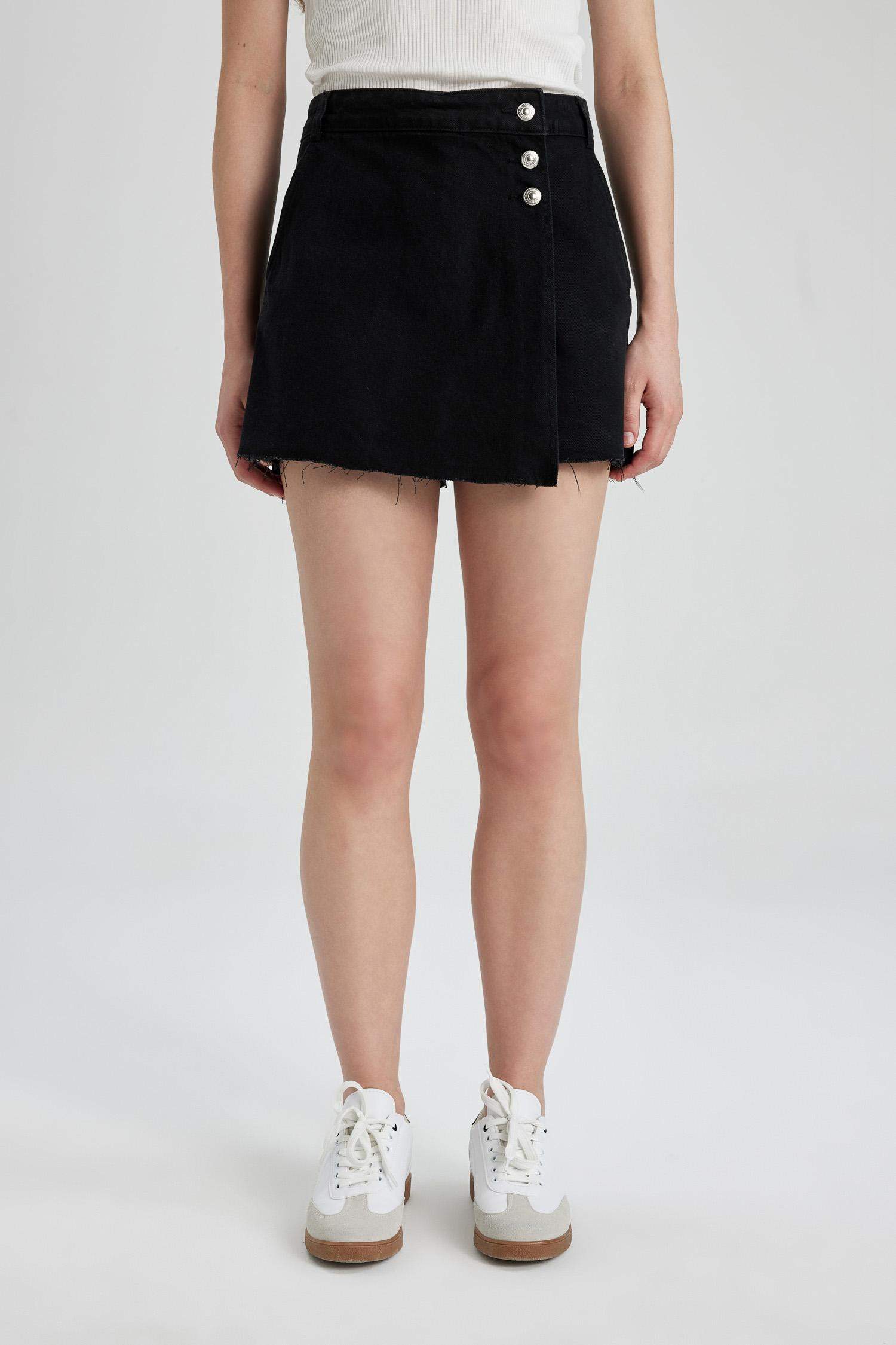 شورت أسود بخصر عالي