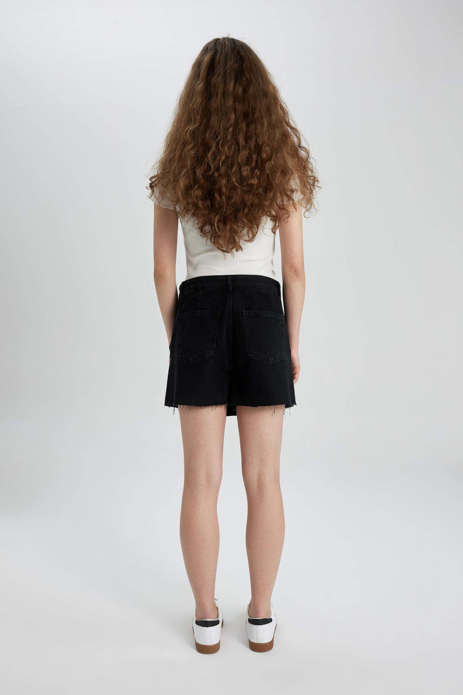 شورت أسود بخصر عالي