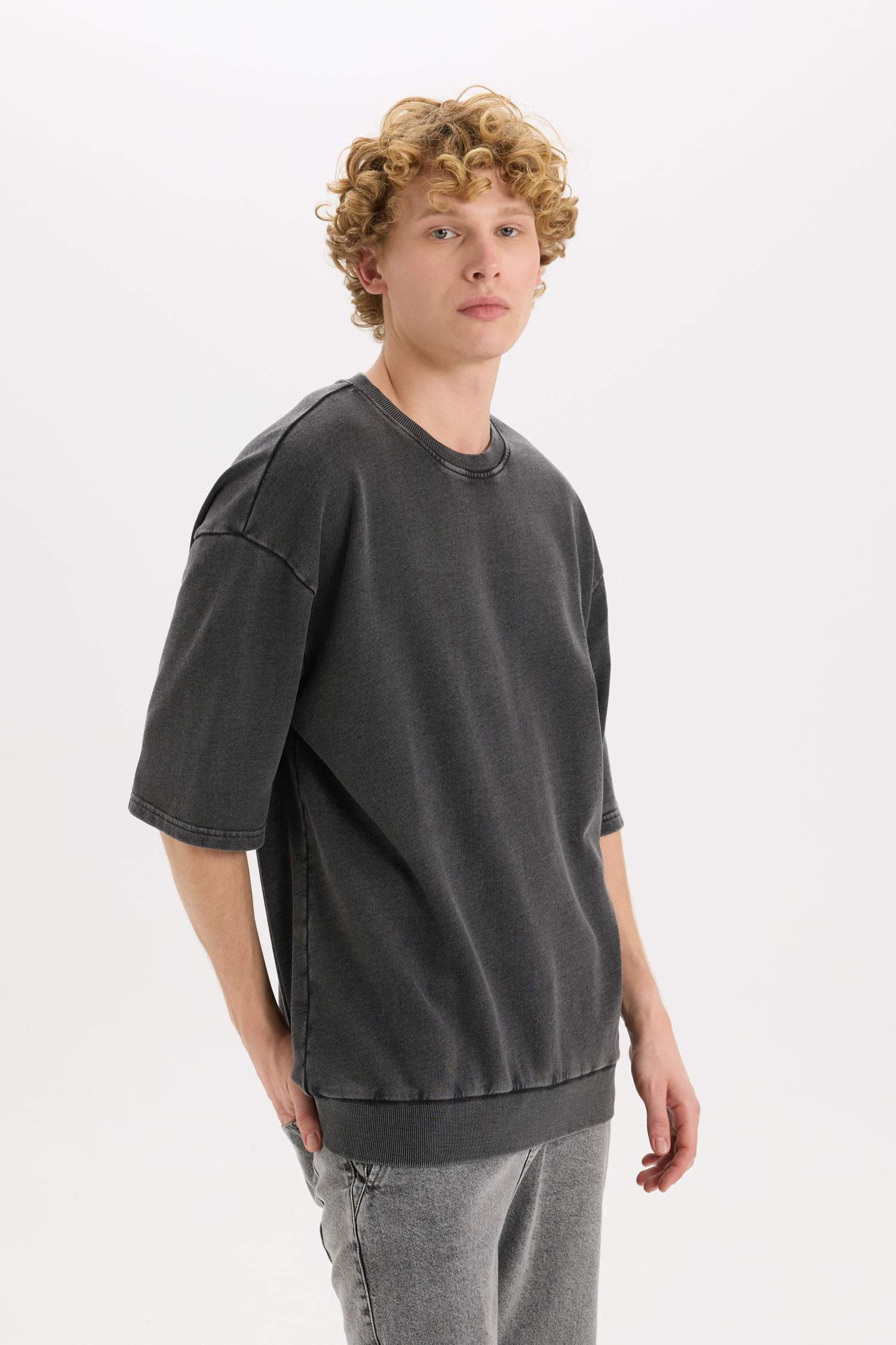 Loose Fit Crew Neck Washed Effect T-Shirt