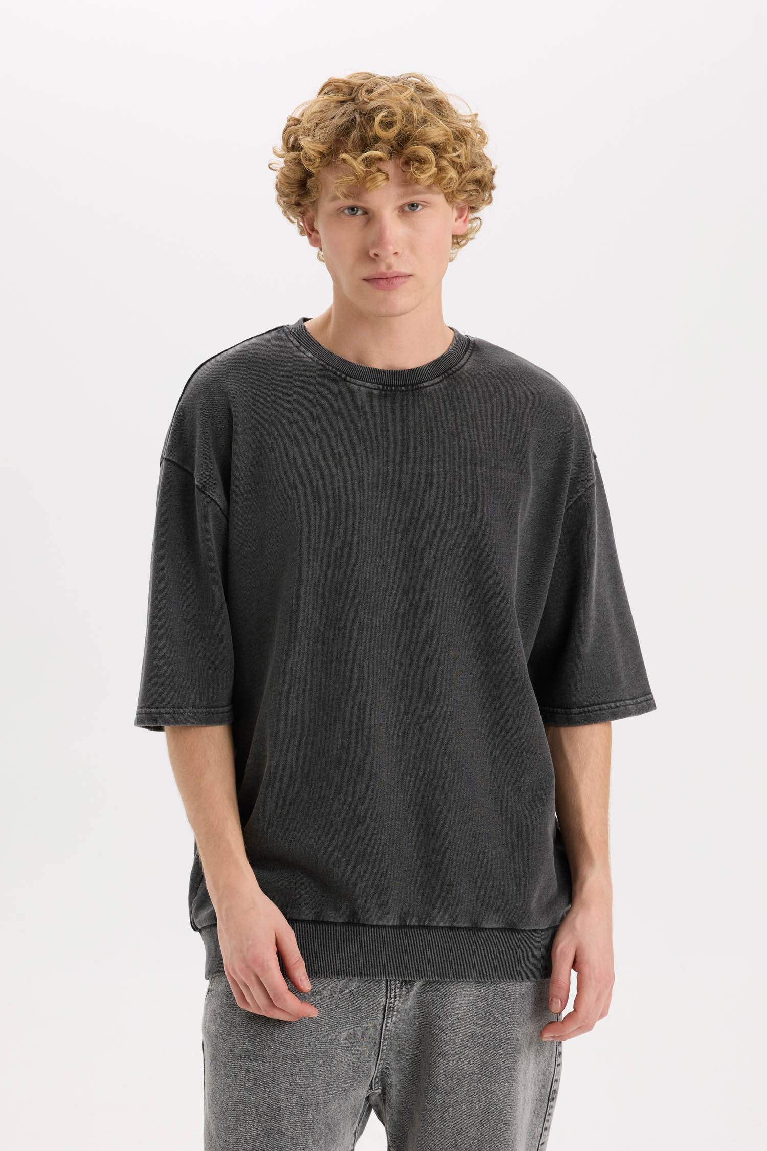 Loose Fit Crew Neck Washed Effect T-Shirt